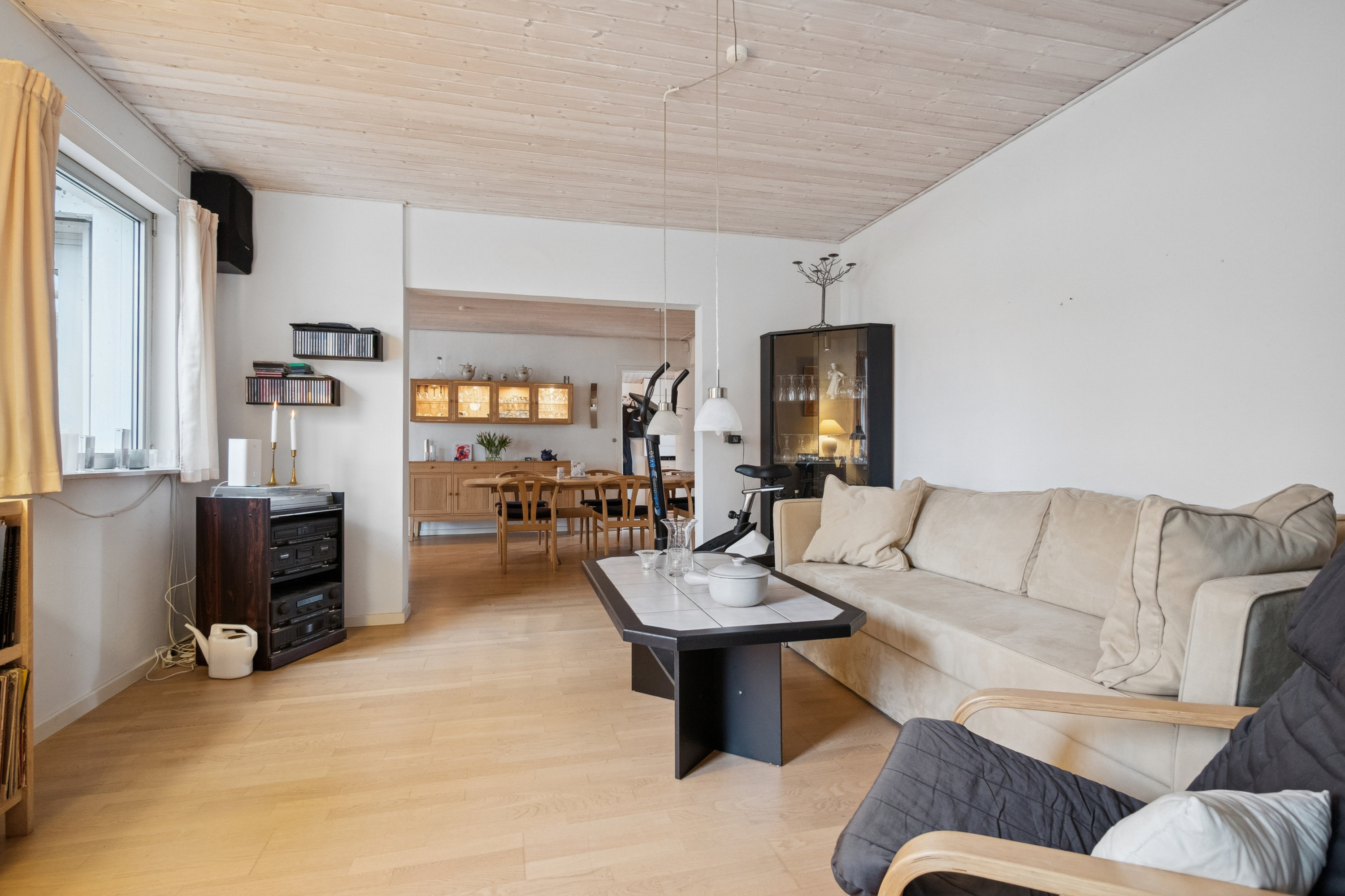 Fremhævet stue billede i fuldskærmstilstand. Billede af Liselundsvej 11, 2665 Vallensbæk Strand