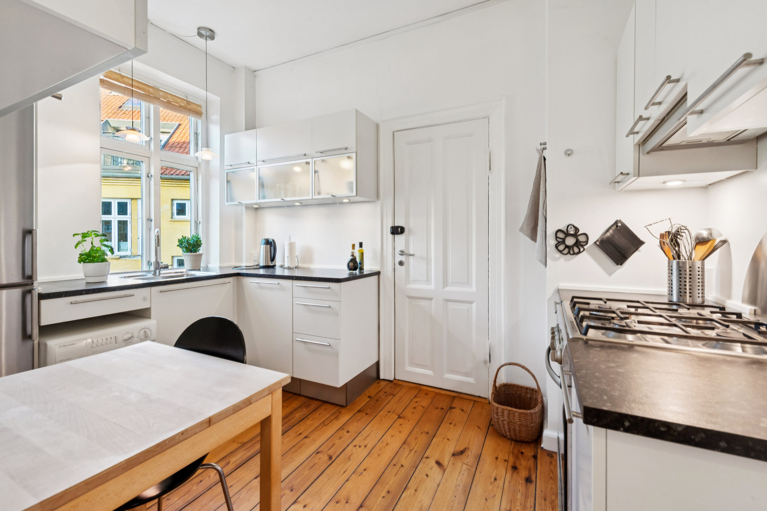 Fremhævet køkken billede i fuldskærmstilstand. Billede af Marthagade 5, 3. tv., 2100 København Ø