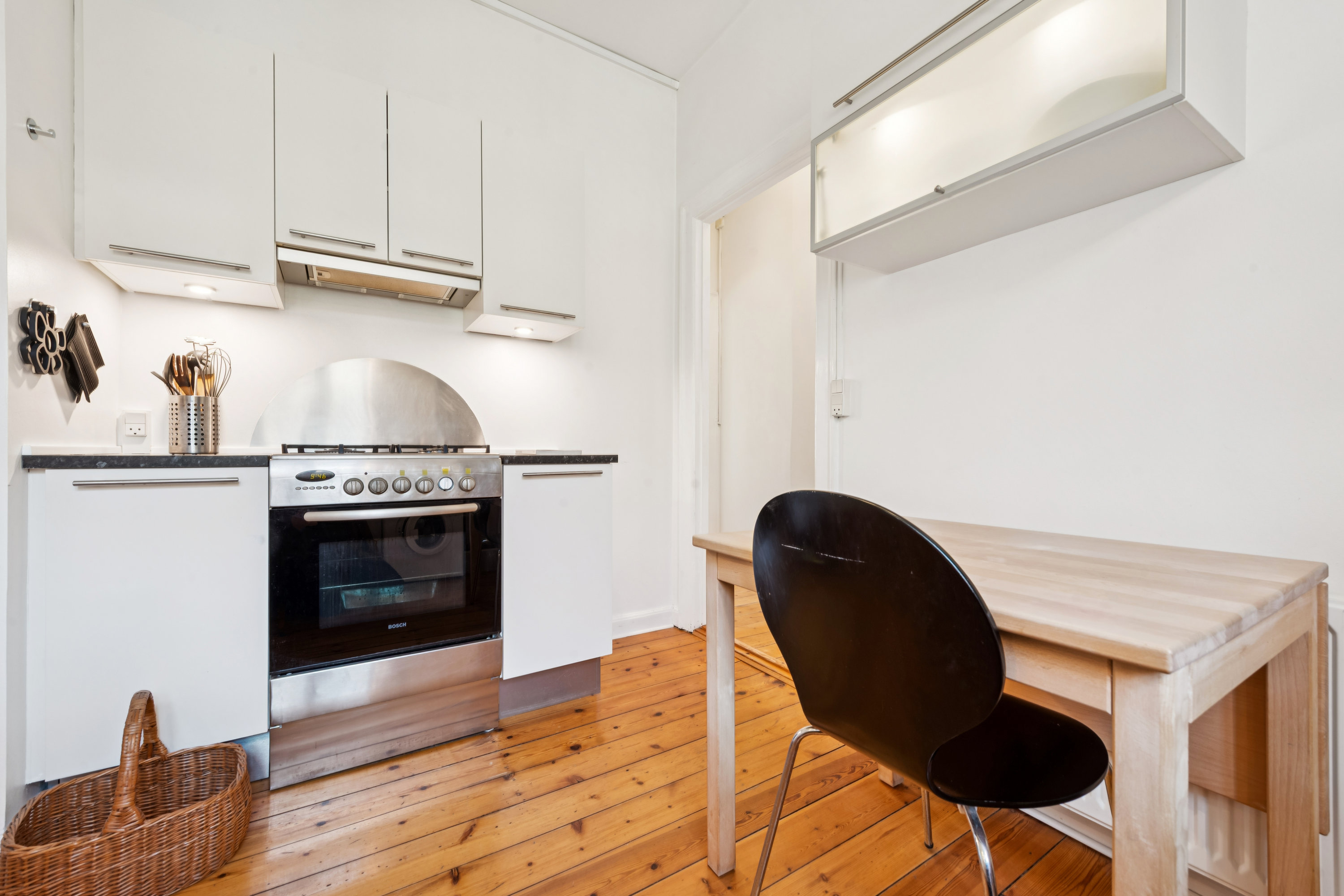 Fremhævet køkken billede i fuldskærmstilstand. Billede af Marthagade 5, 3. tv., 2100 København Ø