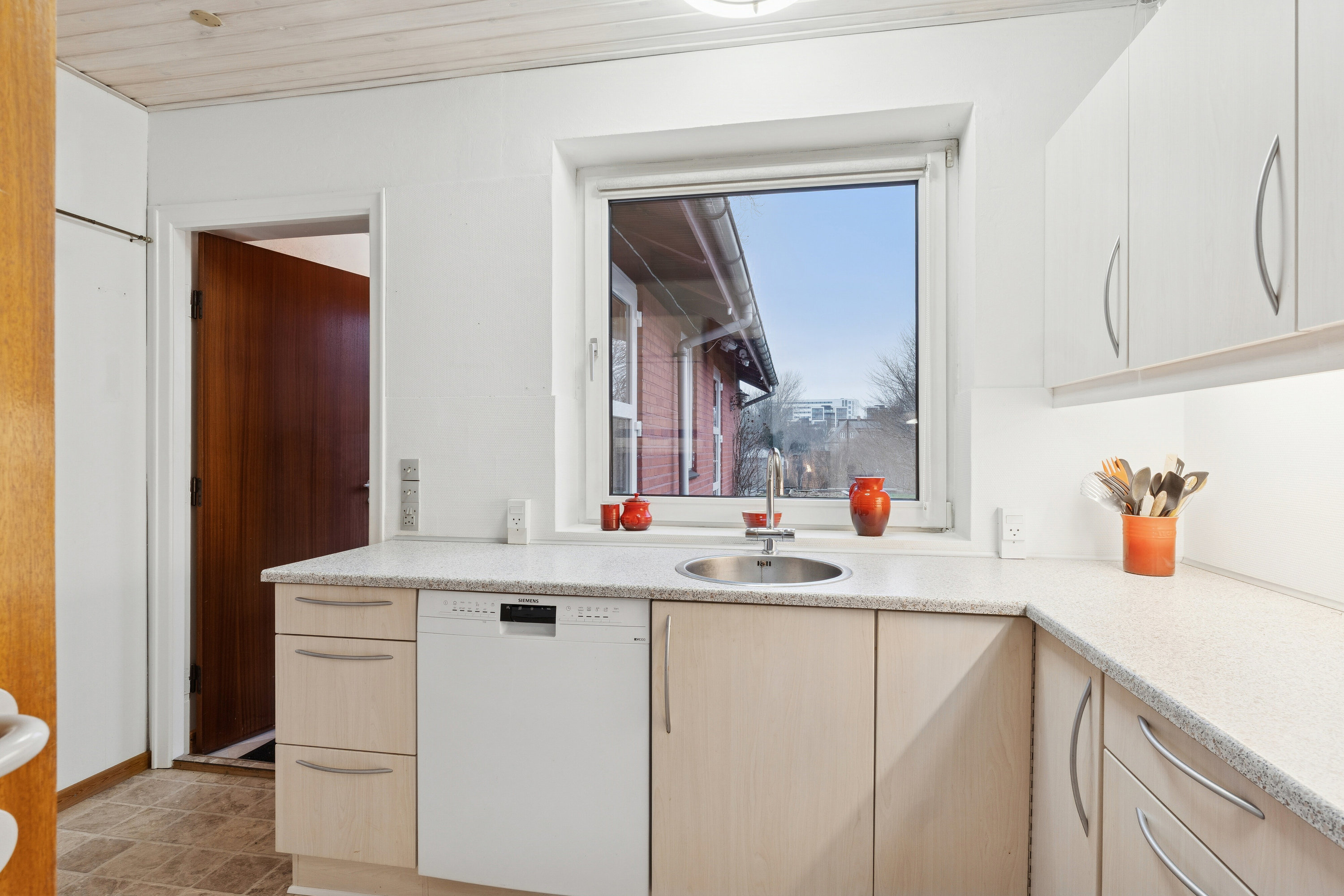 Fremhævet køkken billede i fuldskærmstilstand. Billede af Kærvej 20, 9800 Hjørring