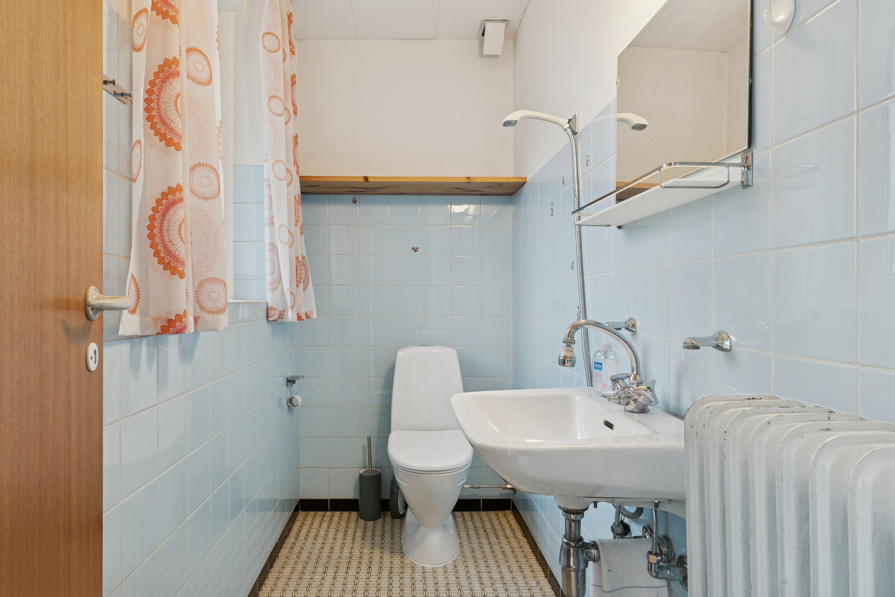 Fremhævet badeværelse billede i fuldskærmstilstand. Billede af Kærvej 20, 9800 Hjørring