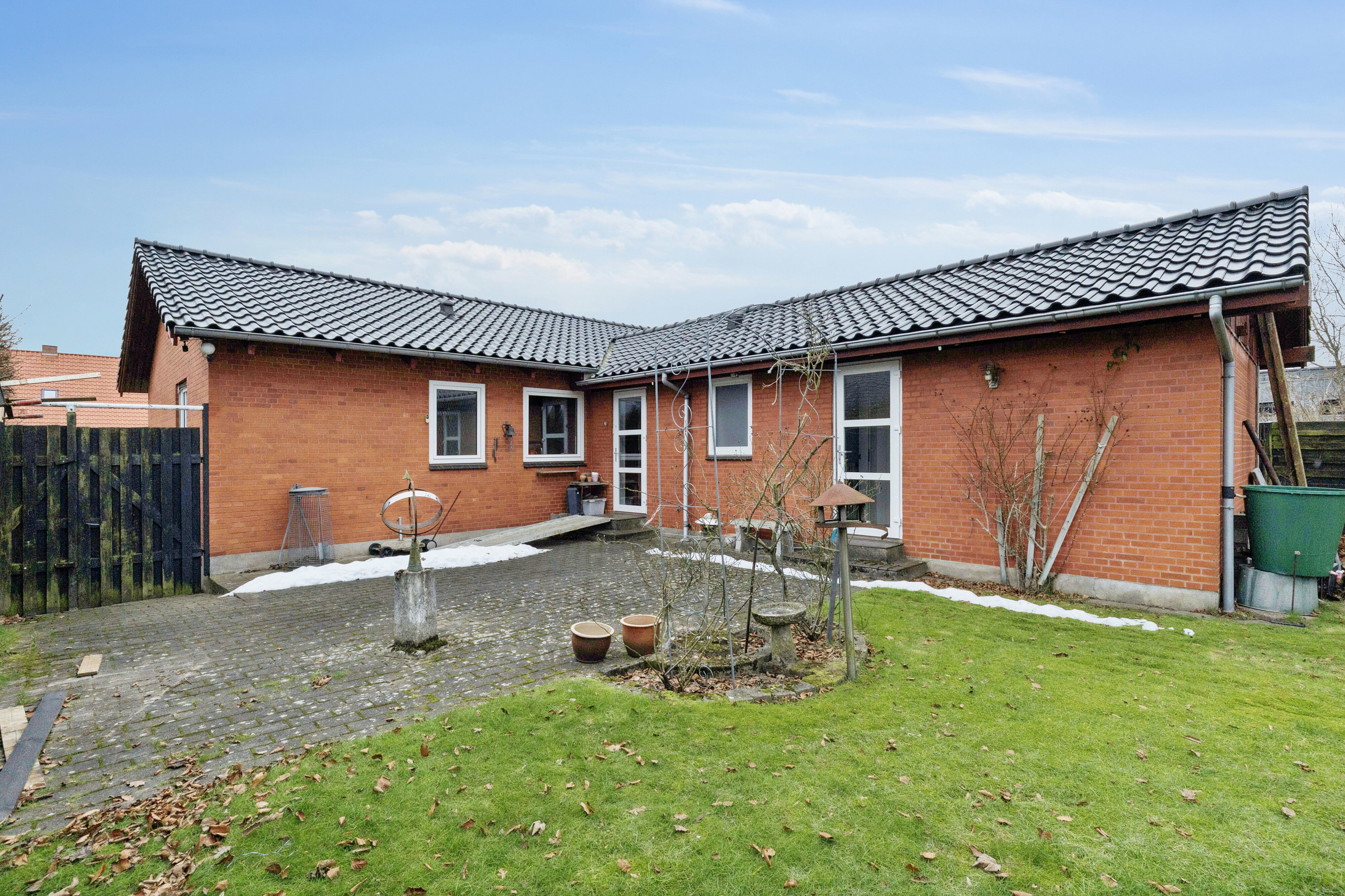 Fremhævet set fra haven billede i fuldskærmstilstand. Billede af Kærvej 20, 9800 Hjørring