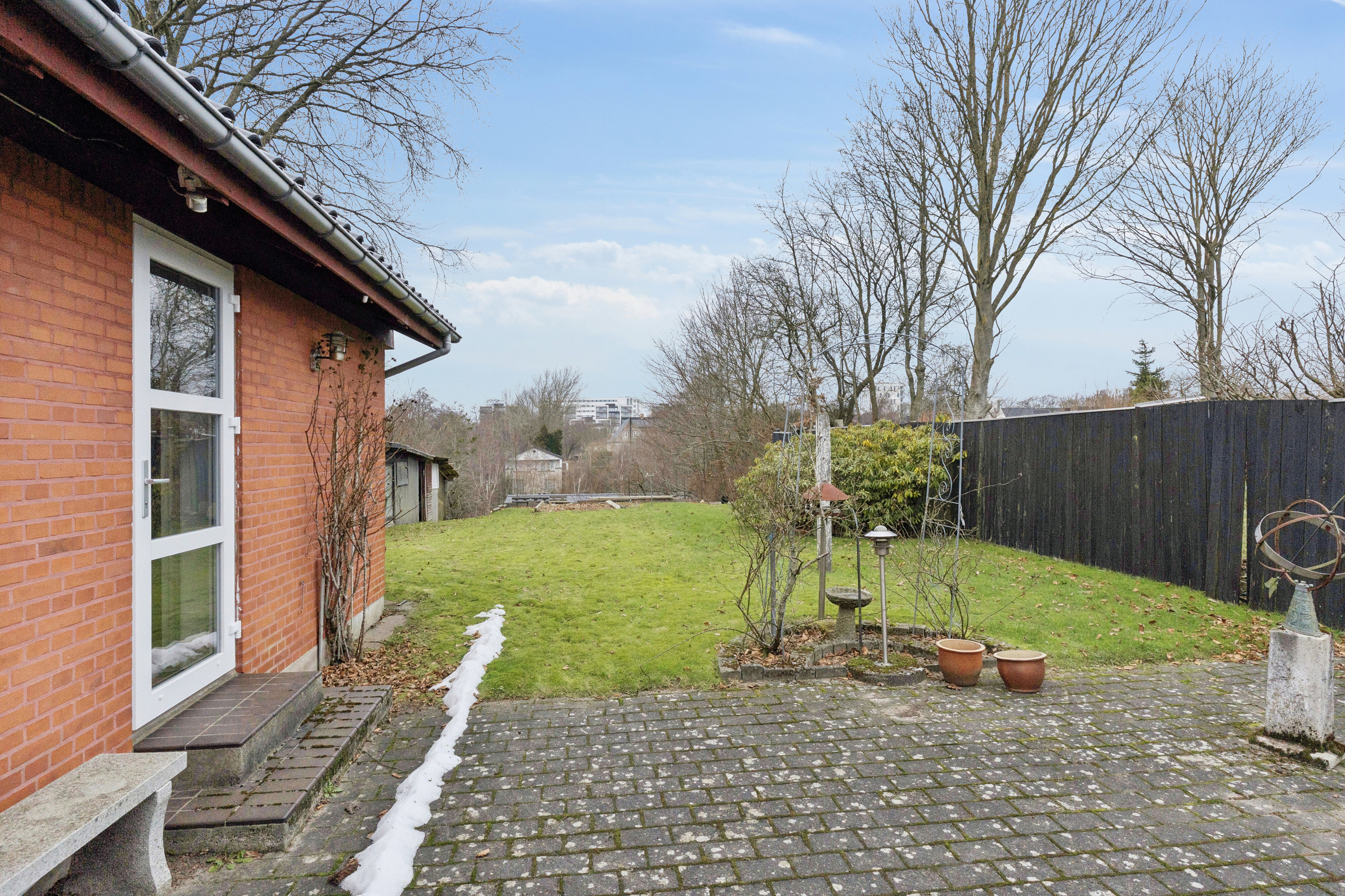 Fremhævet udendørs billede i fuldskærmstilstand. Billede af Kærvej 20, 9800 Hjørring