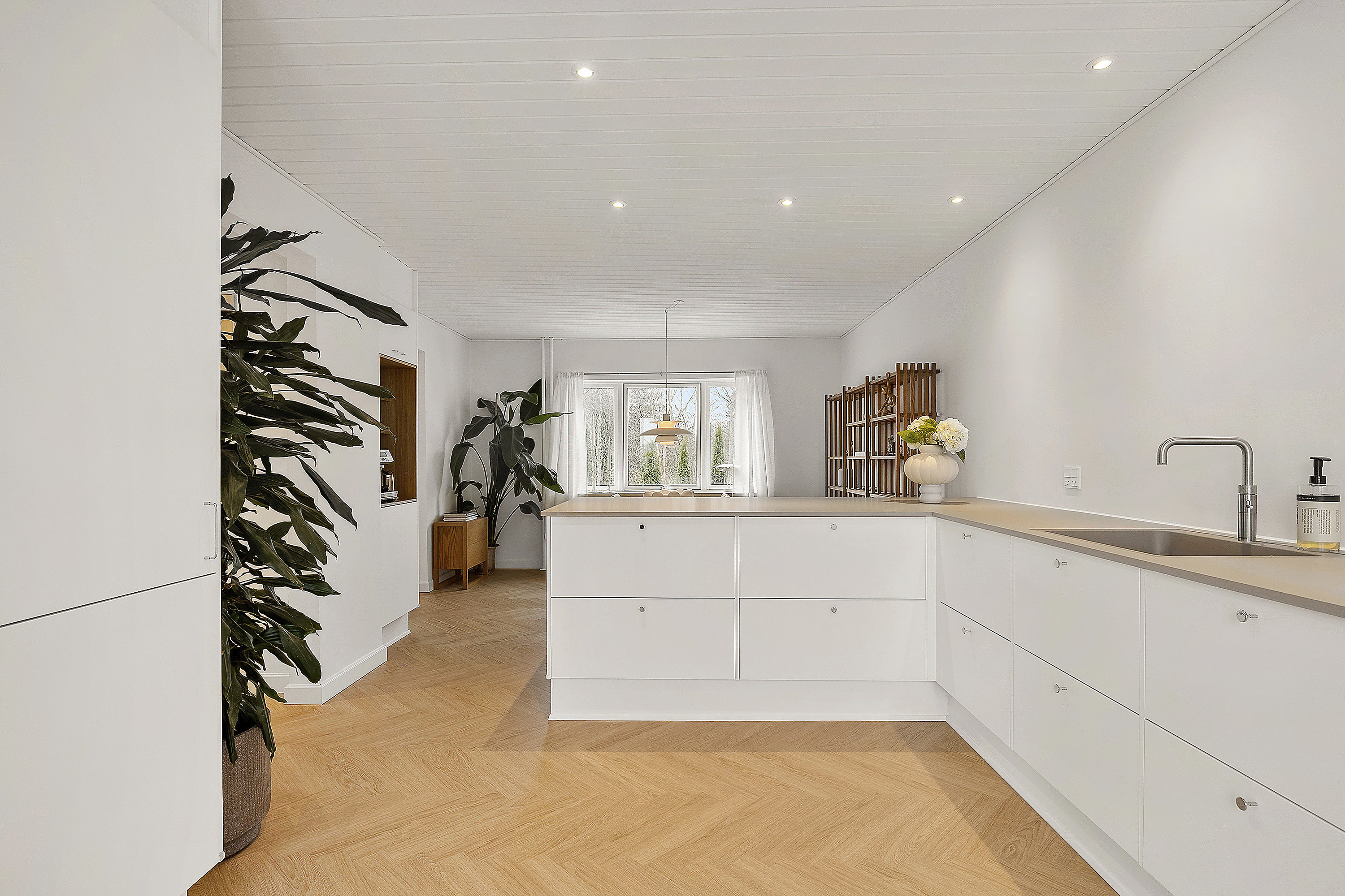 Fremhævet køkken billede i fuldskærmstilstand. Billede af Rugårdsvej 775, 5462 Morud