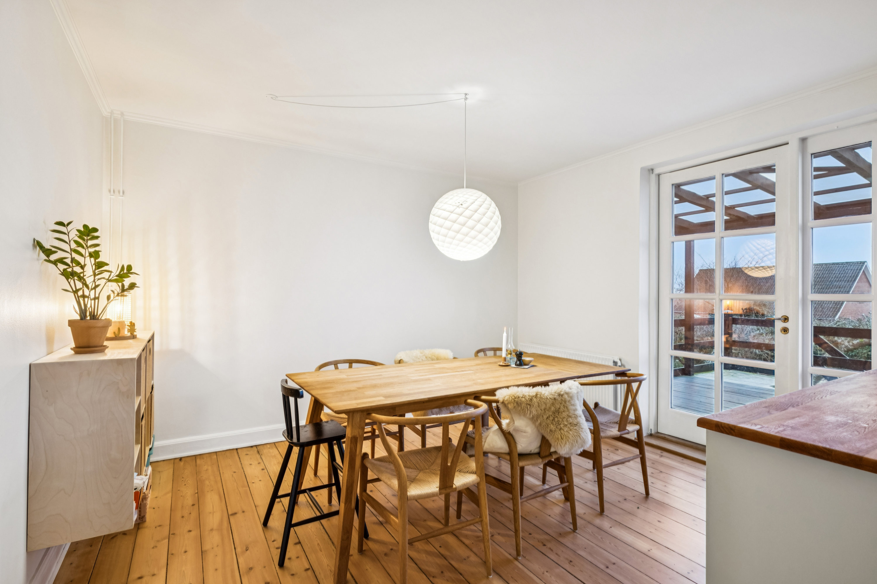 Fremhævet stue billede i fuldskærmstilstand. Billede af Molsvej 15, 8410 Rønde