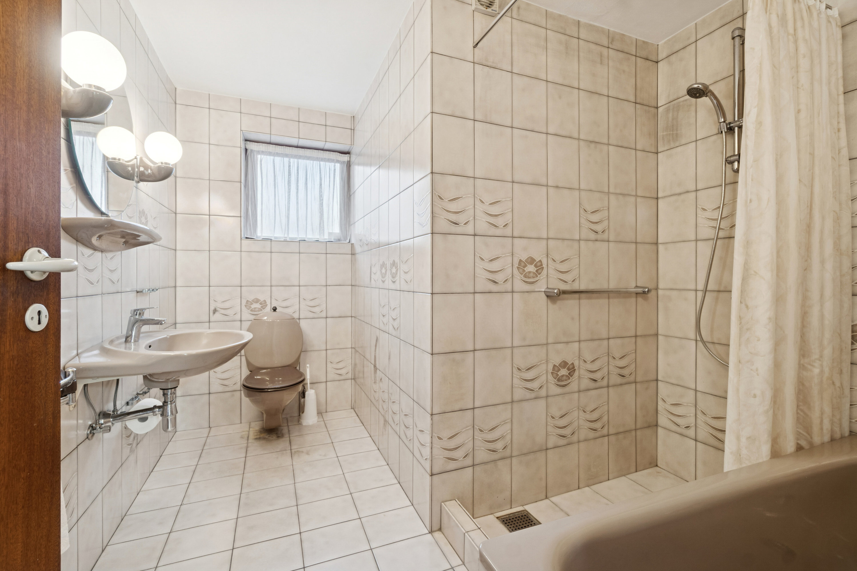 Fremhævet badeværelse billede i fuldskærmstilstand. Billede af Æblevej 6, 8270 Højbjerg