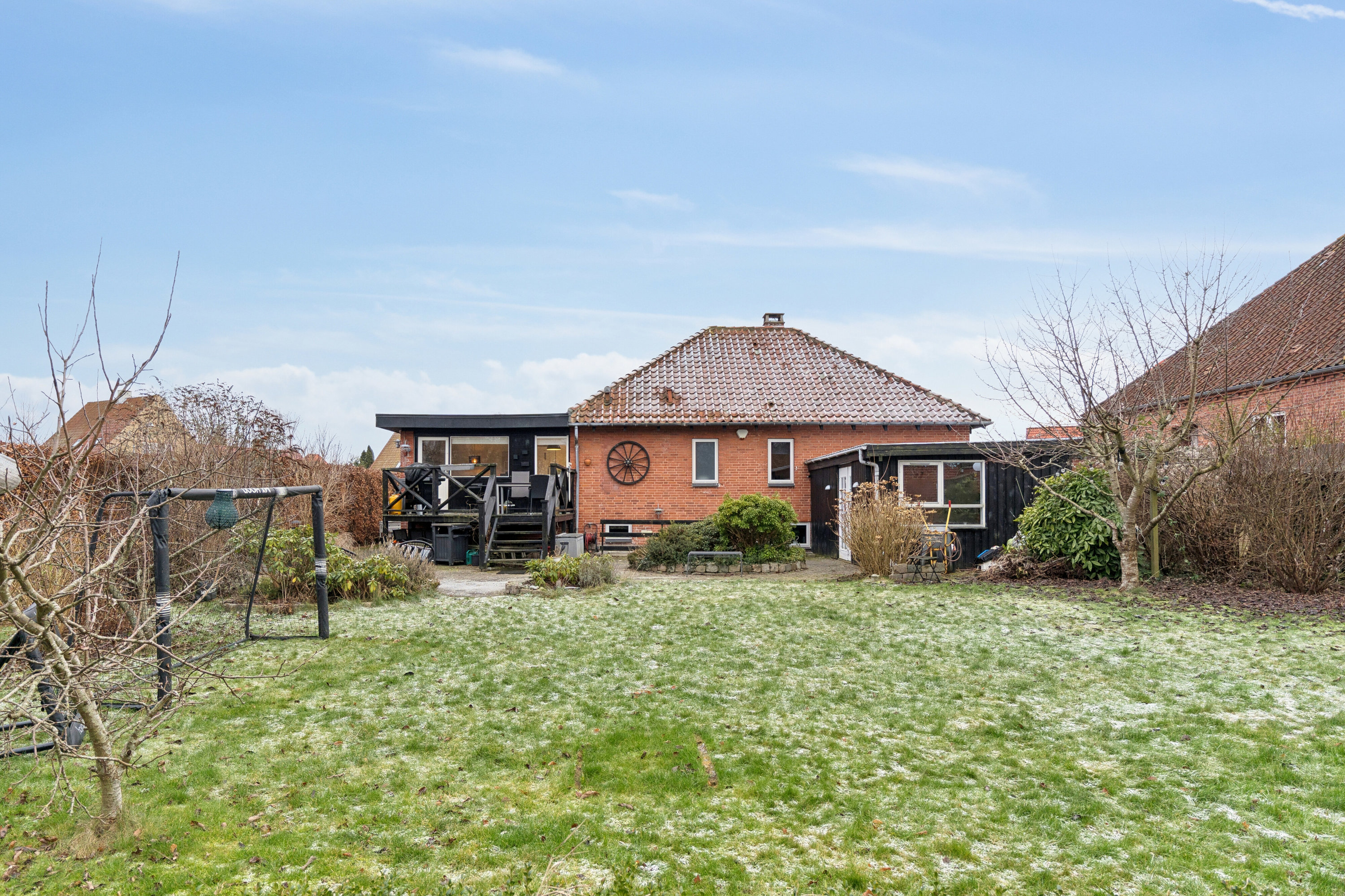 Miniaturebillede 1: set fra haven. Billede af Bøgevej 10, 5800 Nyborg