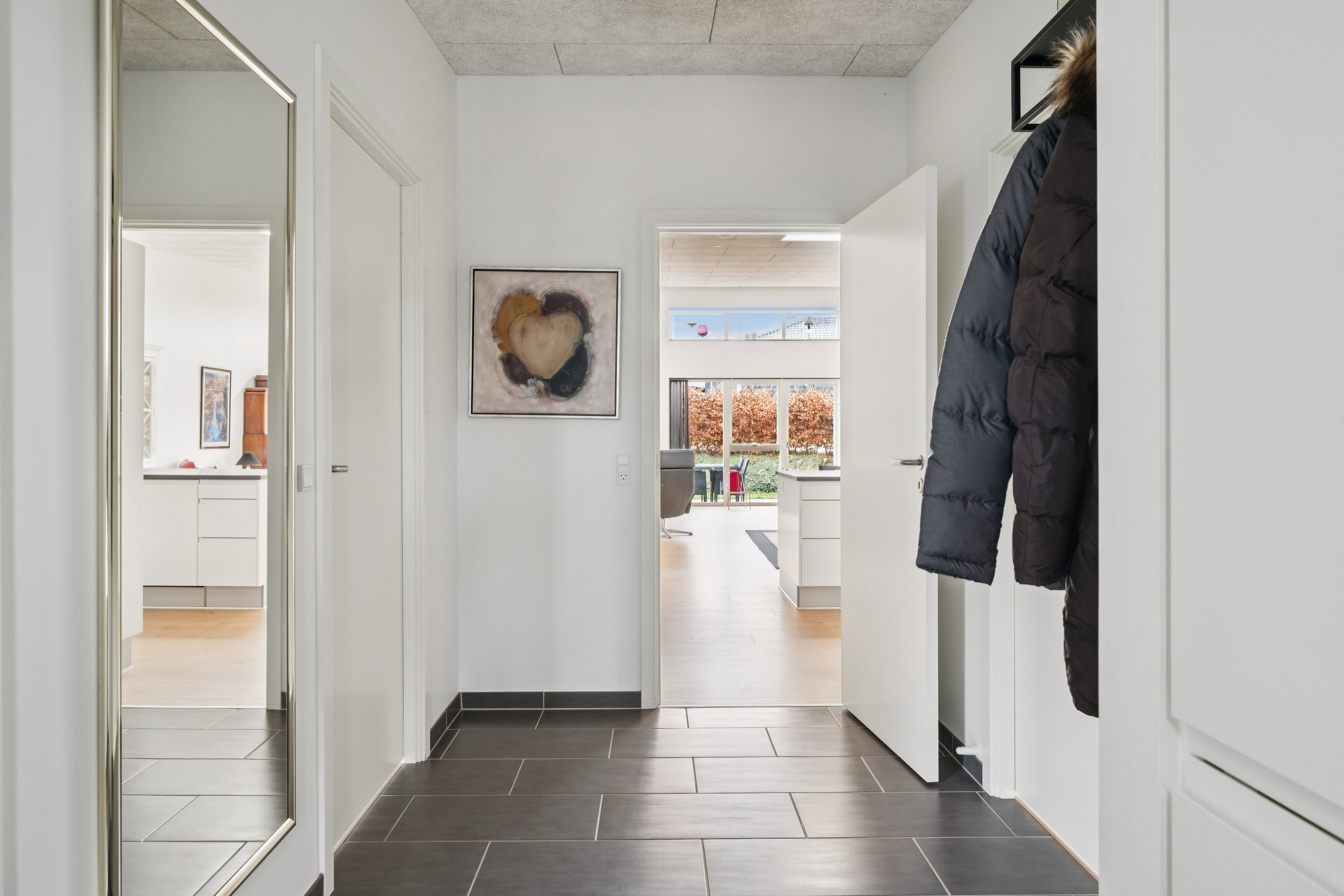 Fremhævet gang billede i fuldskærmstilstand. Billede af Ambolten 22, Norring, 8382 Hinnerup