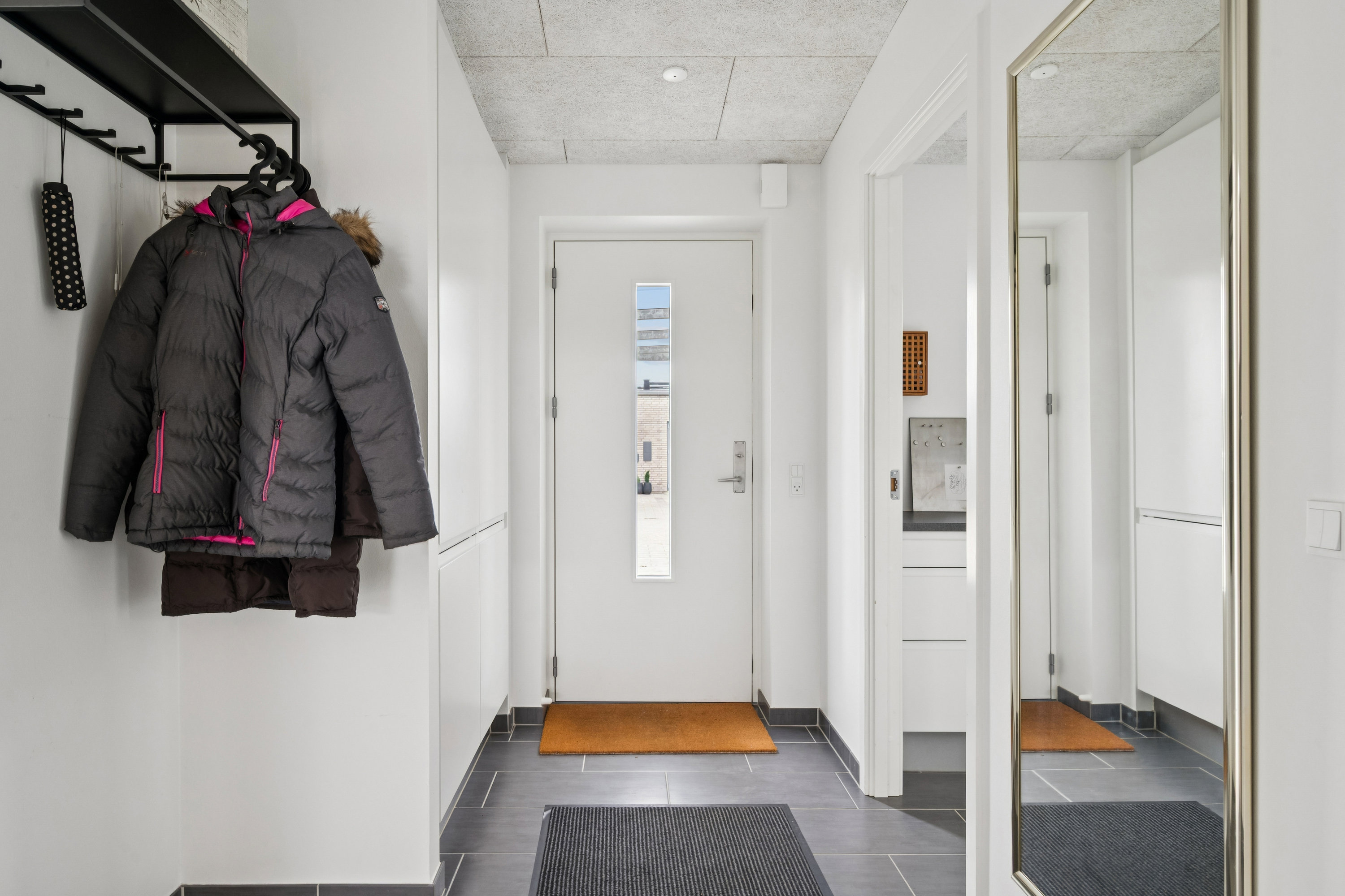 Fremhævet gang billede i fuldskærmstilstand. Billede af Ambolten 22, Norring, 8382 Hinnerup