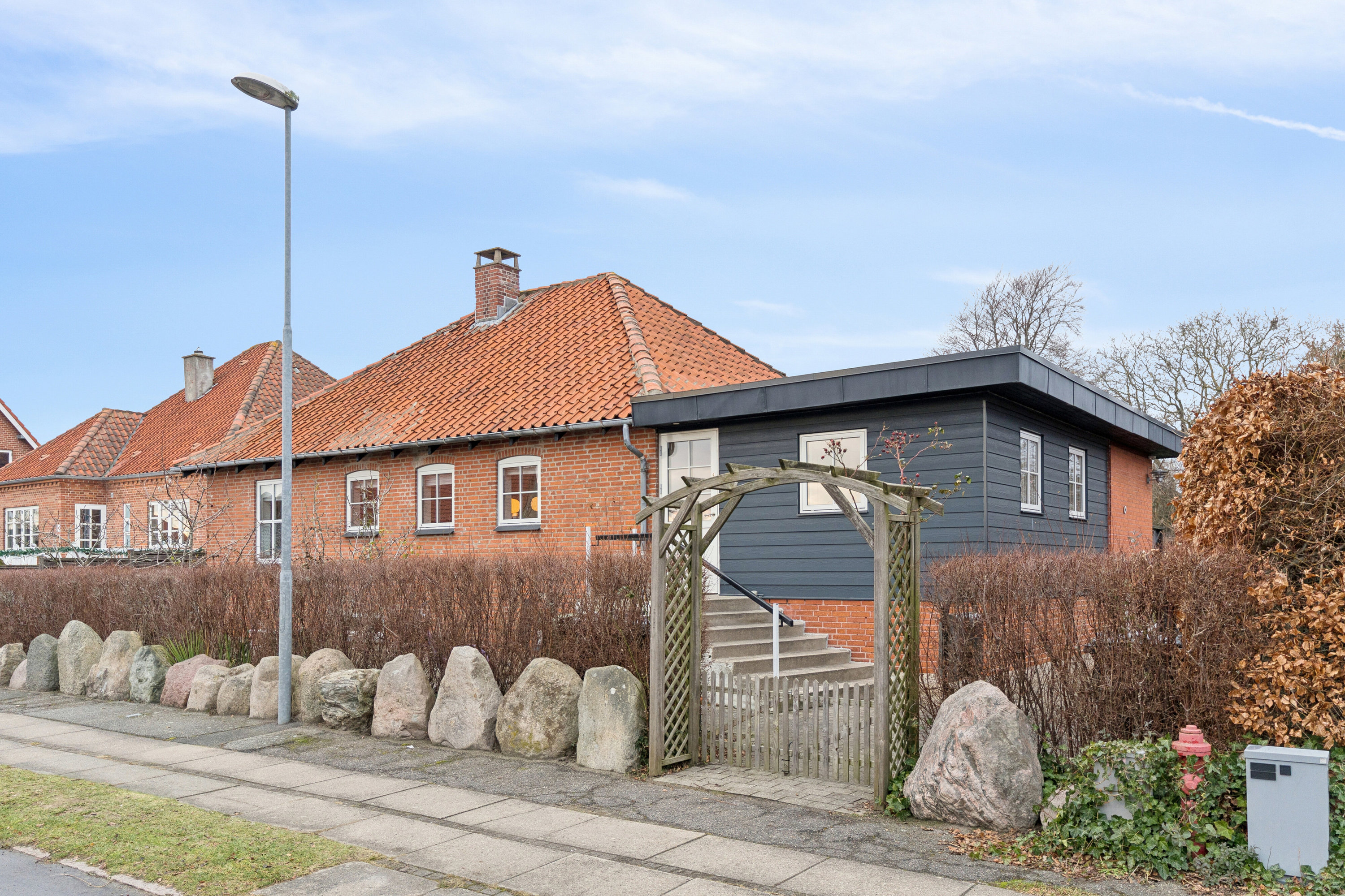 Fremhævet set fra vejen billede i fuldskærmstilstand. Billede af Bøgevej 10, 5800 Nyborg