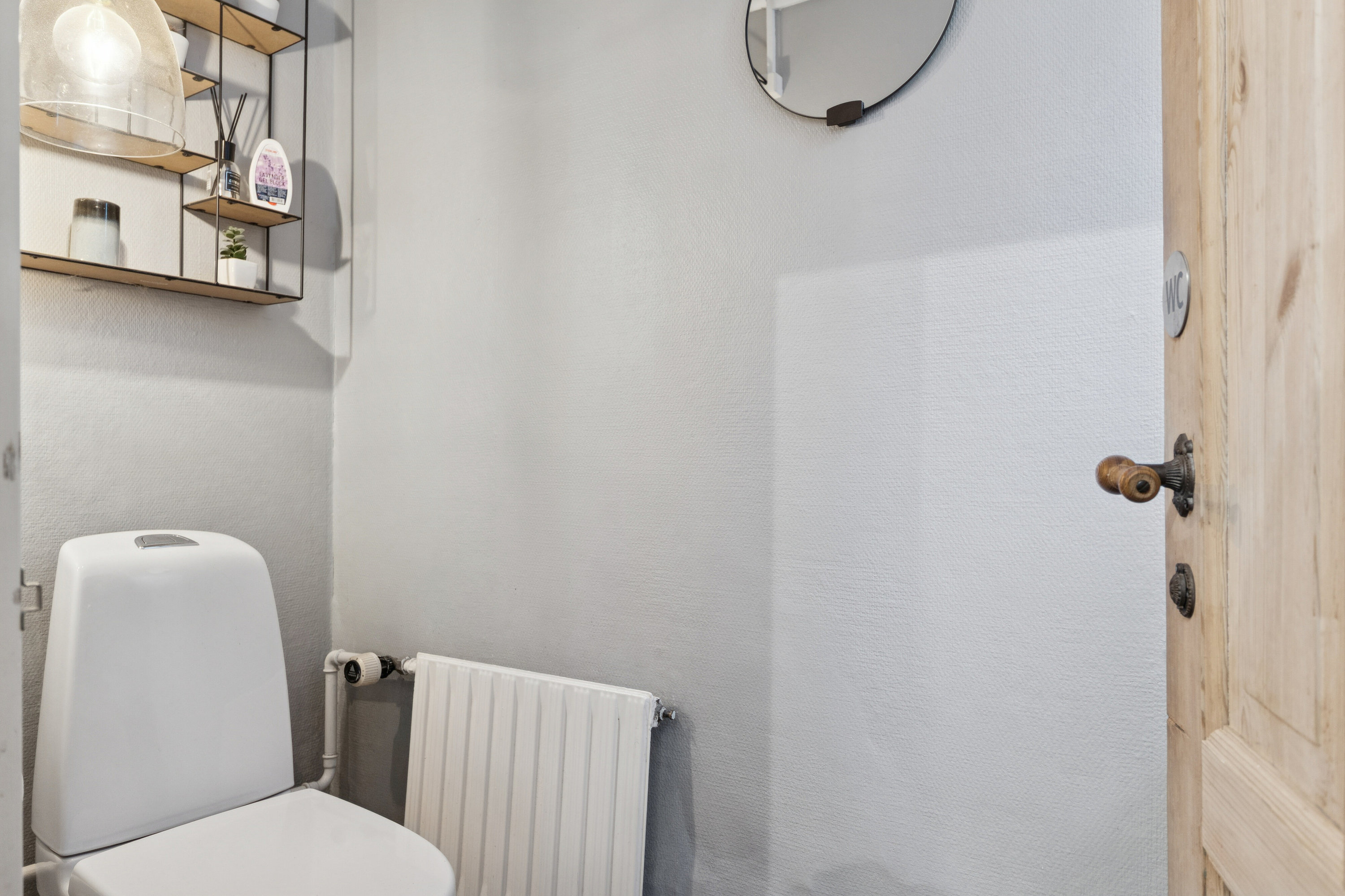Fremhævet toilet billede i fuldskærmstilstand. Billede af Skovbogade 23, 4000 Roskilde