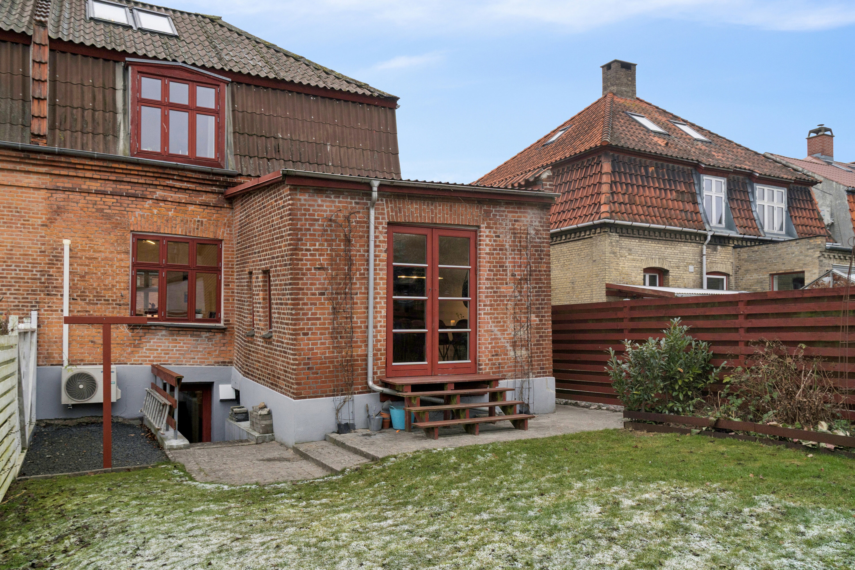 Fremhævet set fra haven billede i fuldskærmstilstand. Billede af Skovbogade 23, 4000 Roskilde