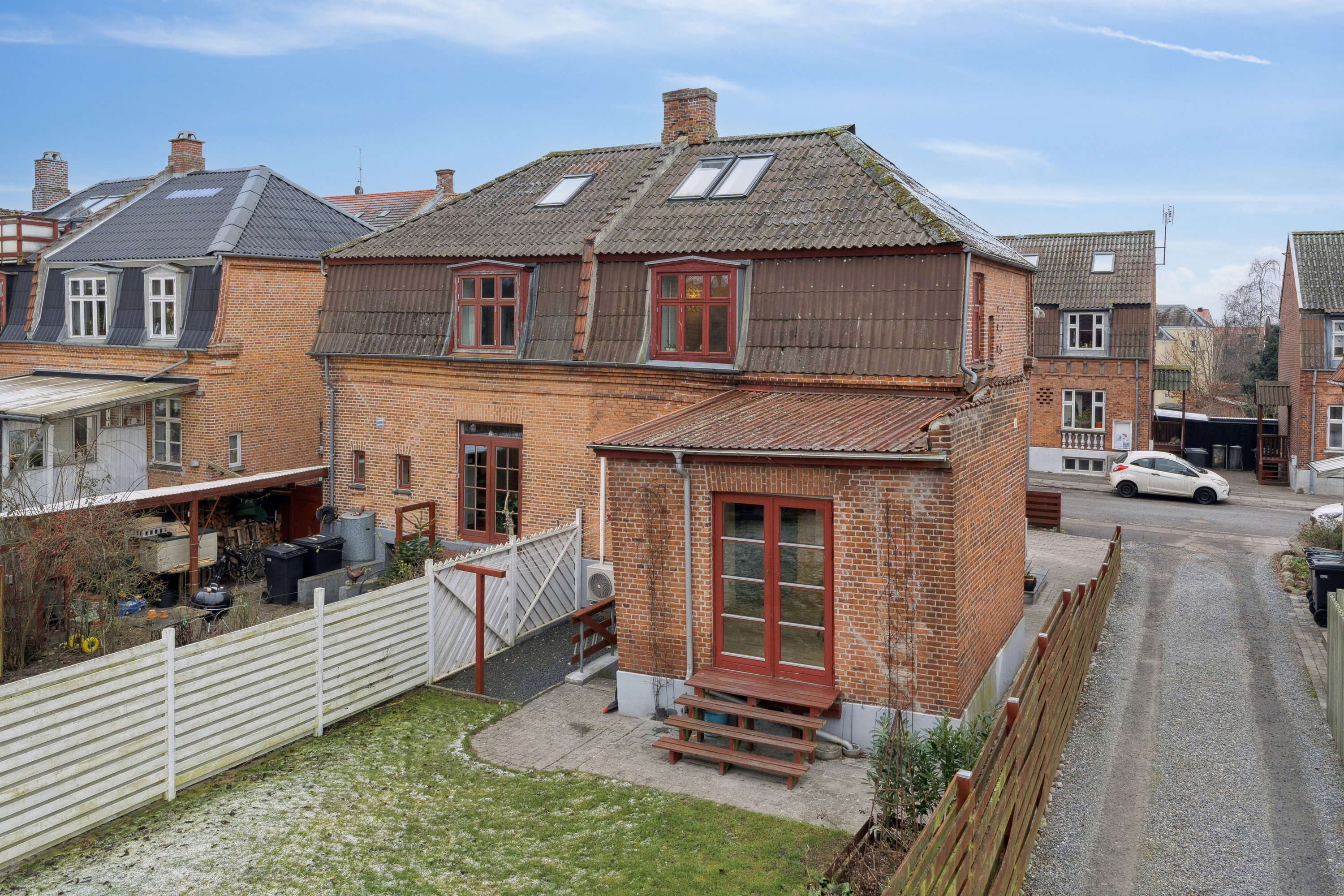 Fremhævet set fra vejen billede i fuldskærmstilstand. Billede af Skovbogade 23, 4000 Roskilde