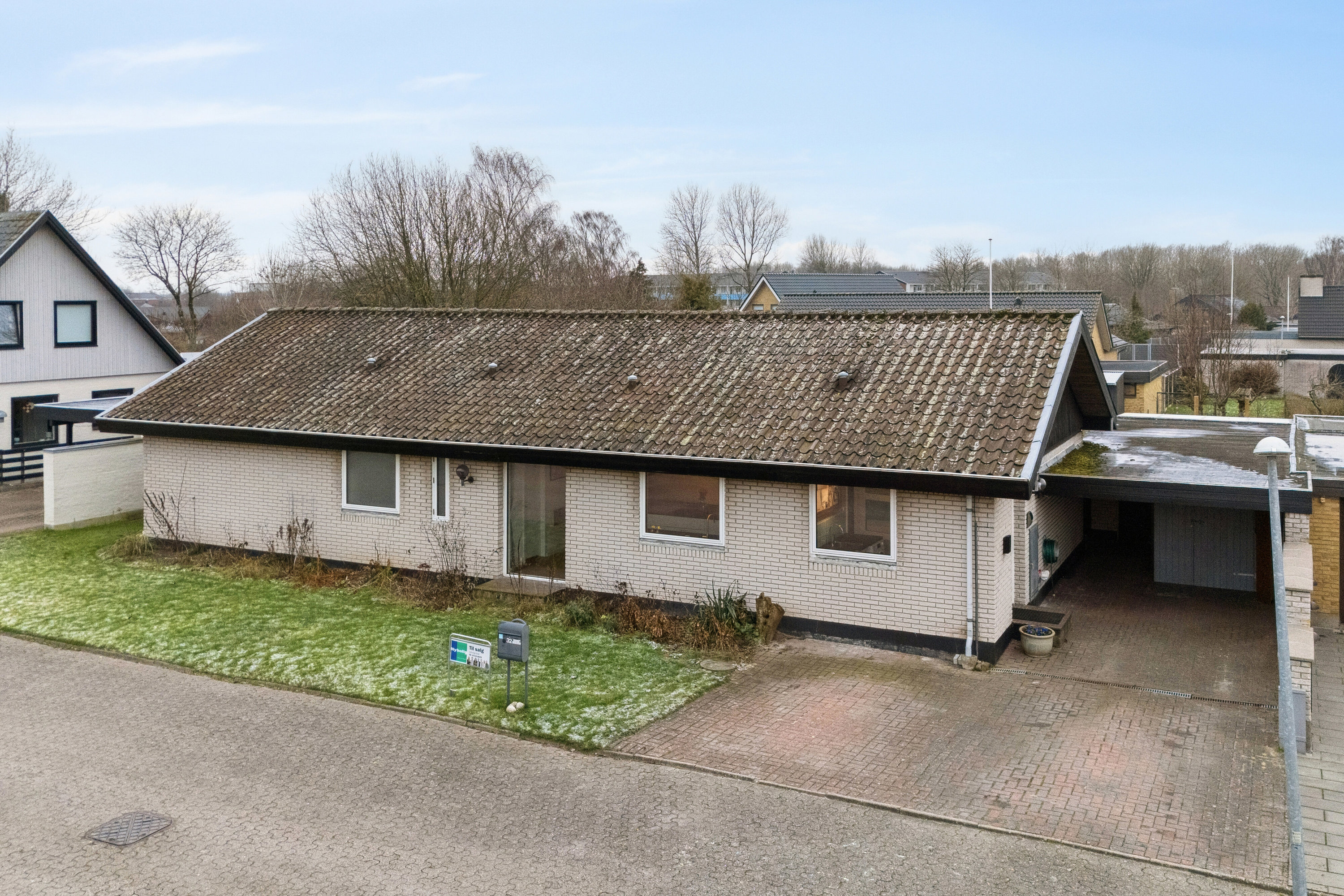 Fremhævet set fra vejen billede i fuldskærmstilstand. Billede af Akacieparken 32, 7430 Ikast