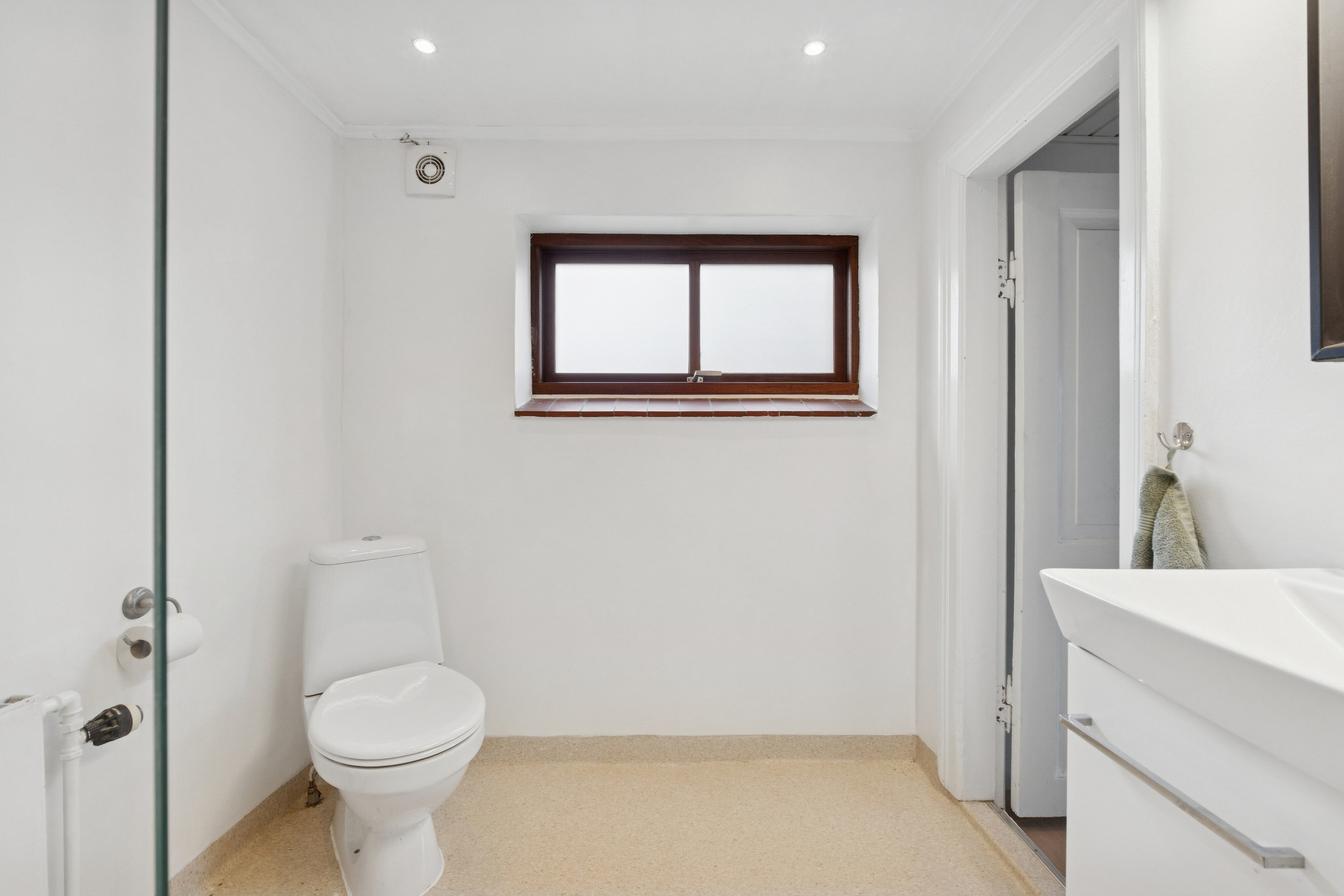 Fremhævet badeværelse billede i fuldskærmstilstand. Billede af Gl. Byvej 18, Årslev, 5792 Årslev