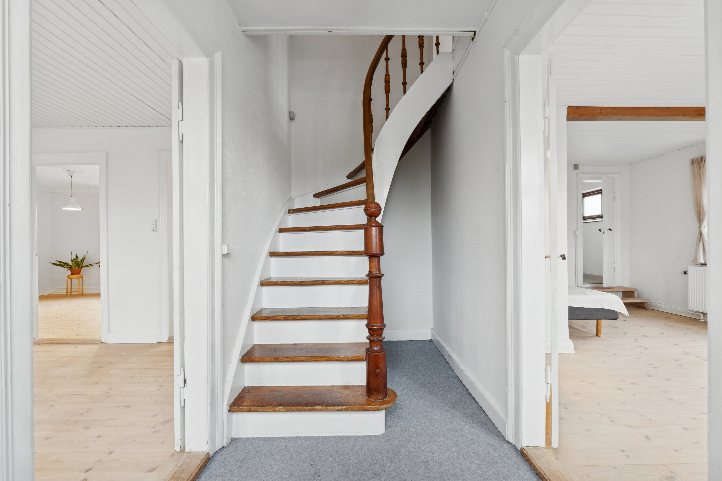 Fremhævet trappe billede i fuldskærmstilstand. Billede af Gl. Byvej 18, Årslev, 5792 Årslev