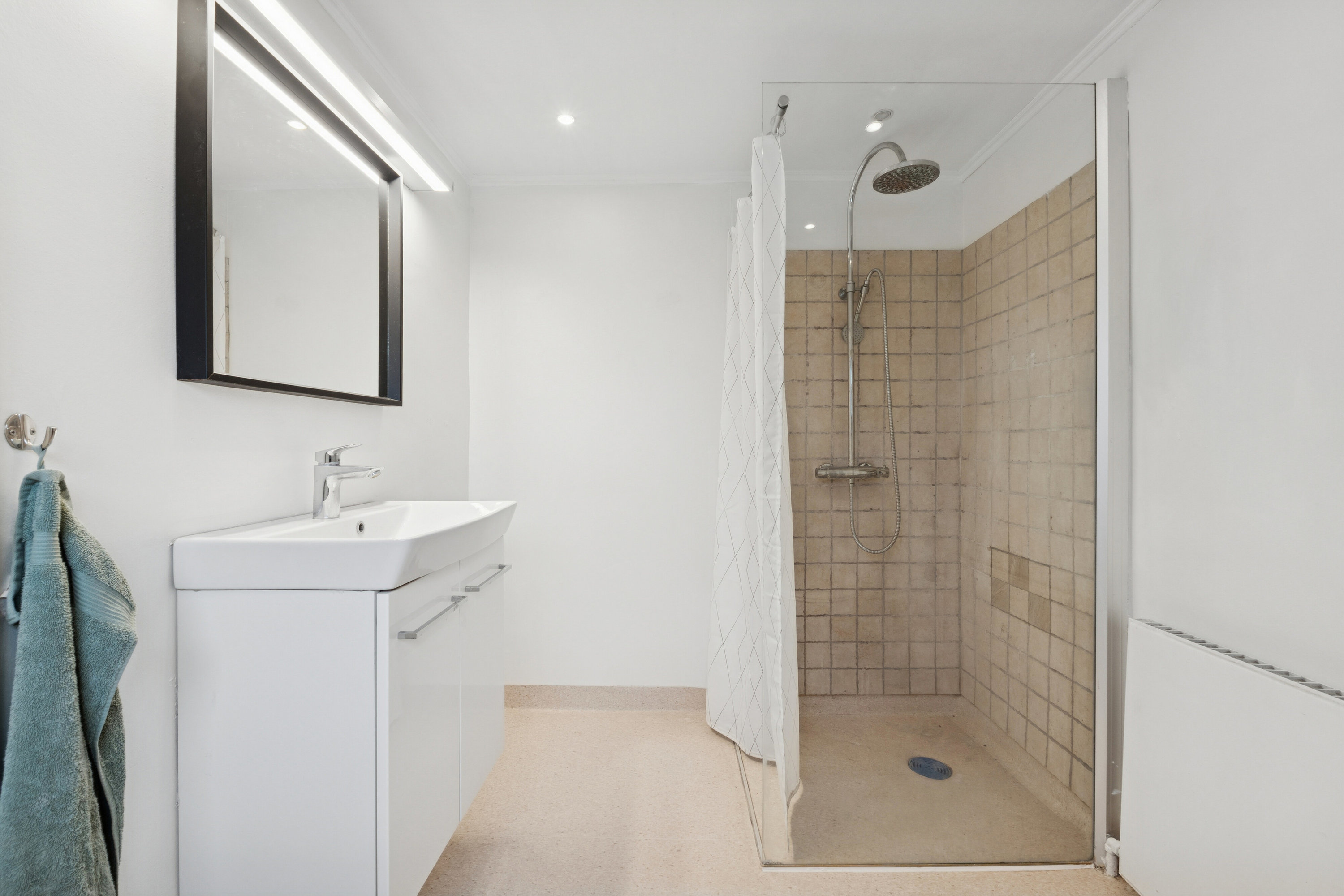 Fremhævet badeværelse billede i fuldskærmstilstand. Billede af Gl. Byvej 18, Årslev, 5792 Årslev