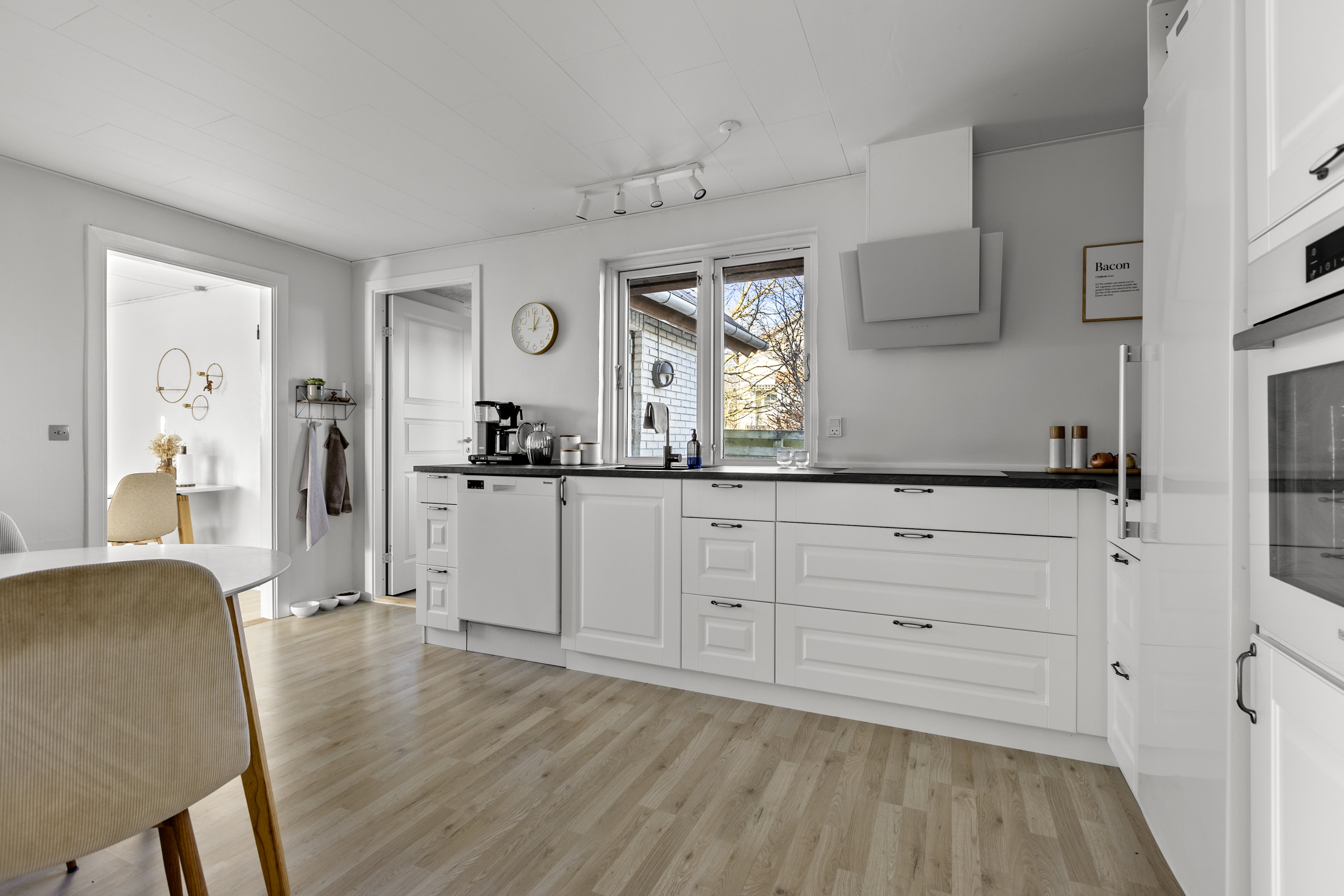 Fremhævet køkken billede i fuldskærmstilstand. Billede af Husrækken 1A, 4180 Sorø