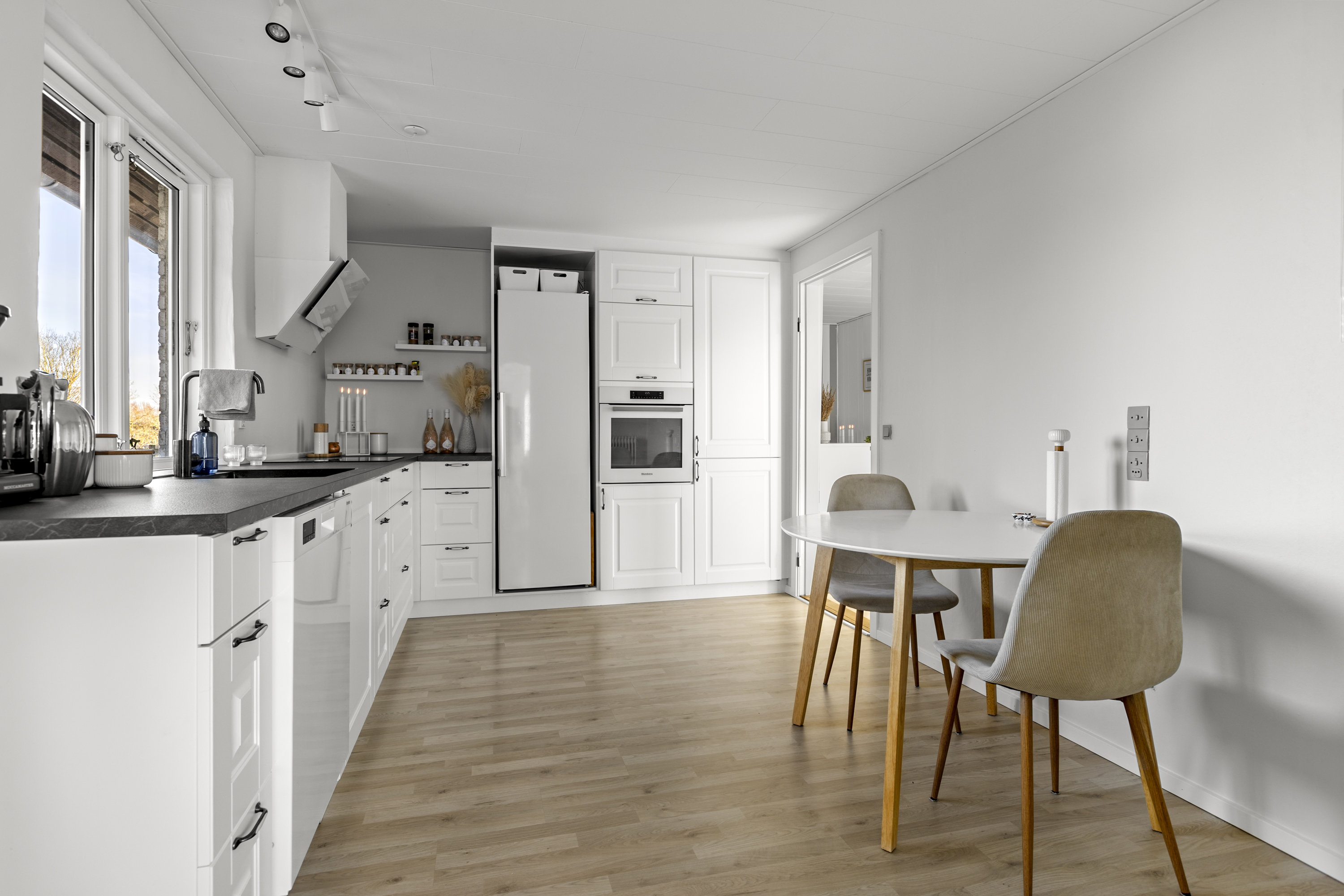 Fremhævet køkken billede i fuldskærmstilstand. Billede af Husrækken 1A, 4180 Sorø