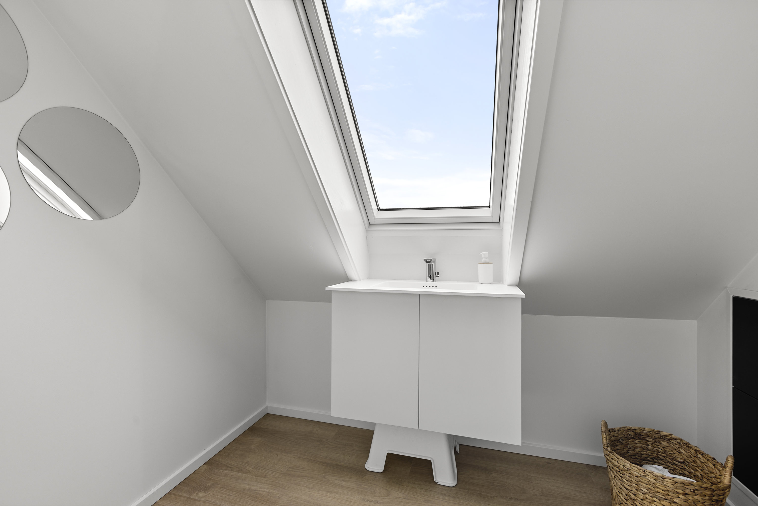 Fremhævet toilet billede i fuldskærmstilstand. Billede af Husrækken 1A, 4180 Sorø