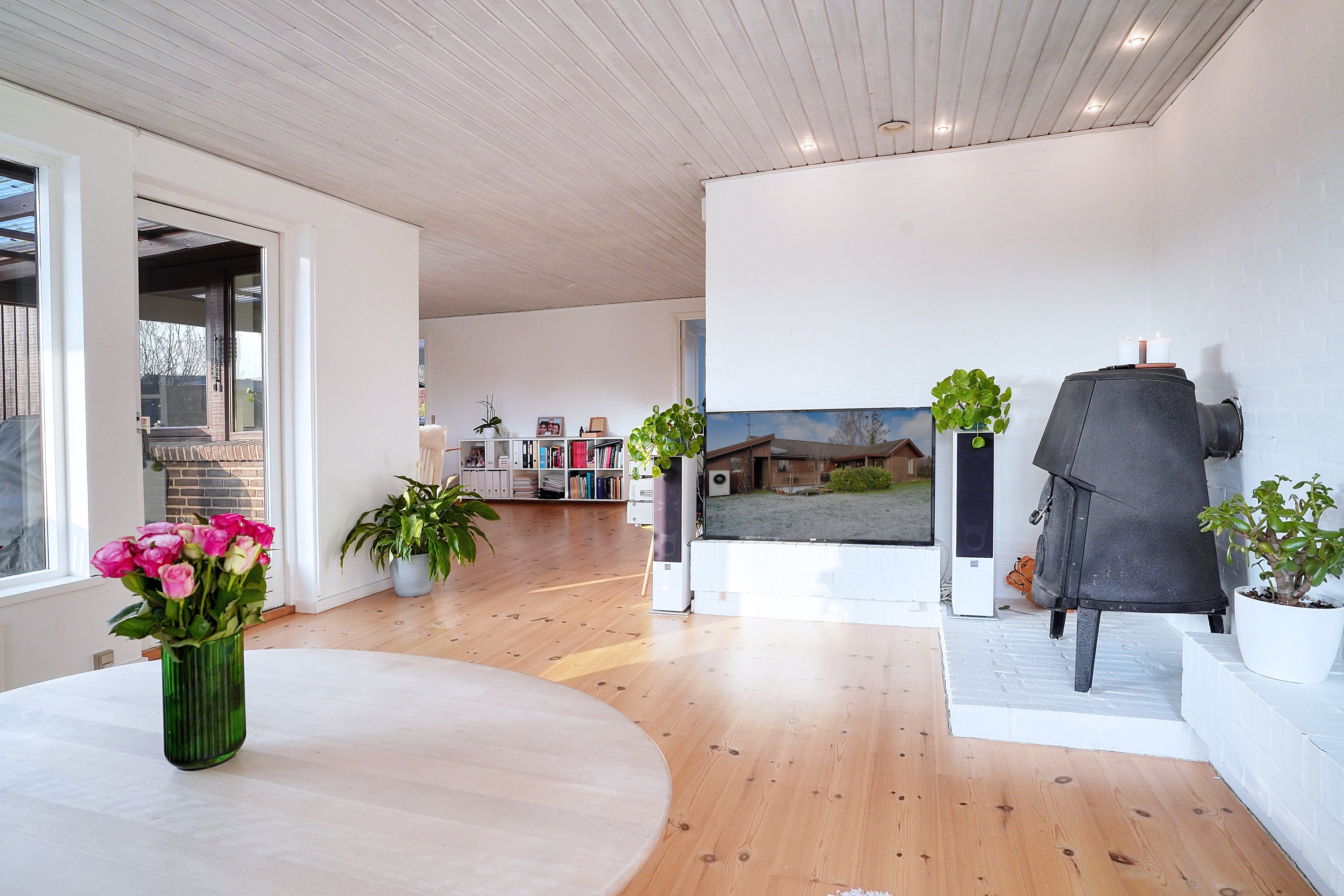 Fremhævet stue billede i fuldskærmstilstand. Billede af Langebjergvej 231, 3050 Humlebæk