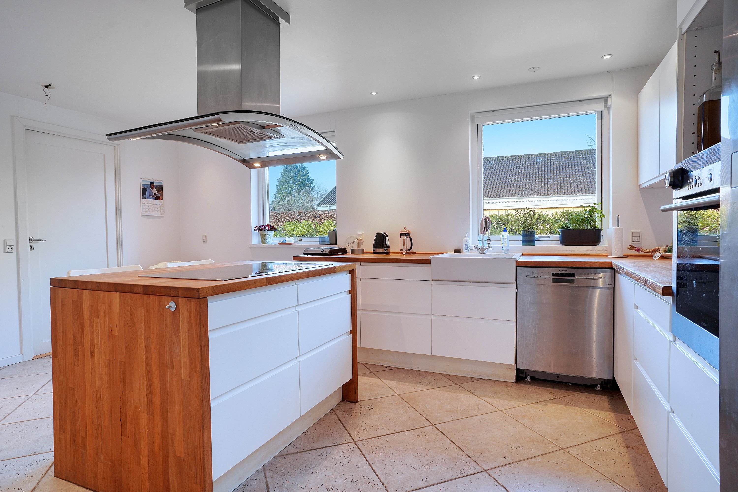 Fremhævet køkken billede i fuldskærmstilstand. Billede af Langebjergvej 231, 3050 Humlebæk