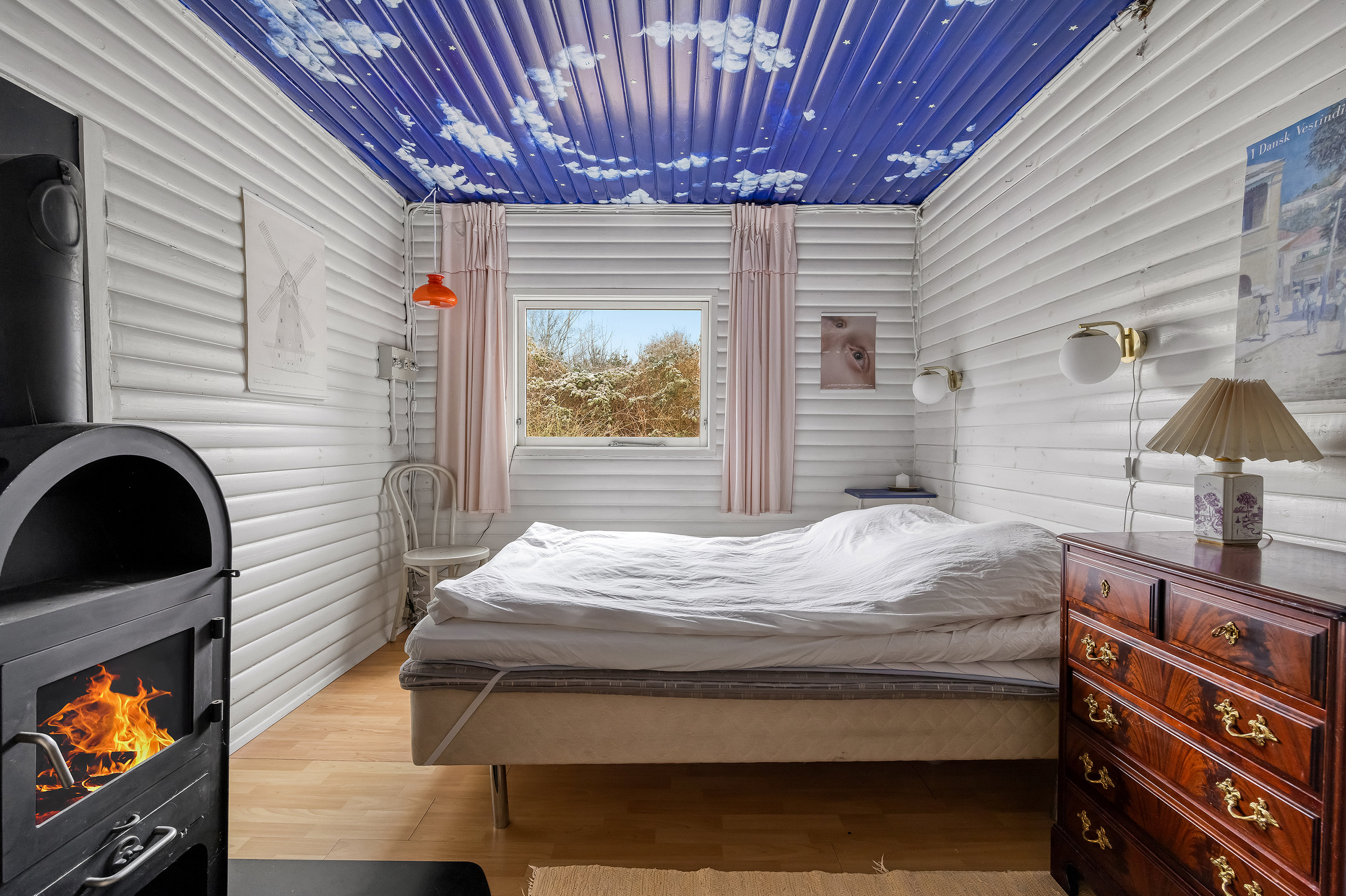 Fremhævet soveværelse billede i fuldskærmstilstand. Billede af Hyldevænget 23, Over Draaby Strand, 3630 Jægerspris