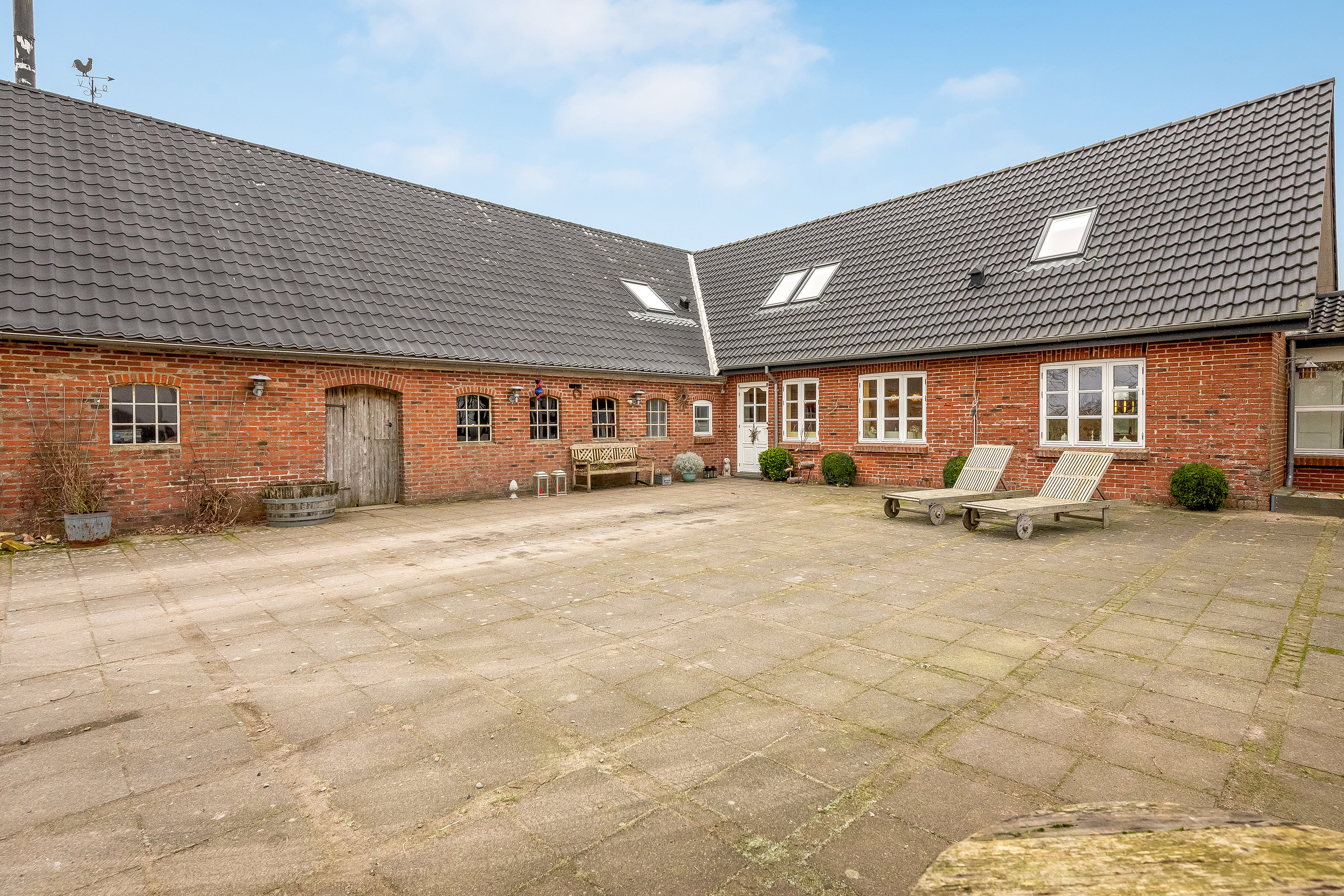 Miniaturebillede 1: gårdmiljø. Billede af Trabjerggårdvej 40, Gudum, 7620 Lemvig