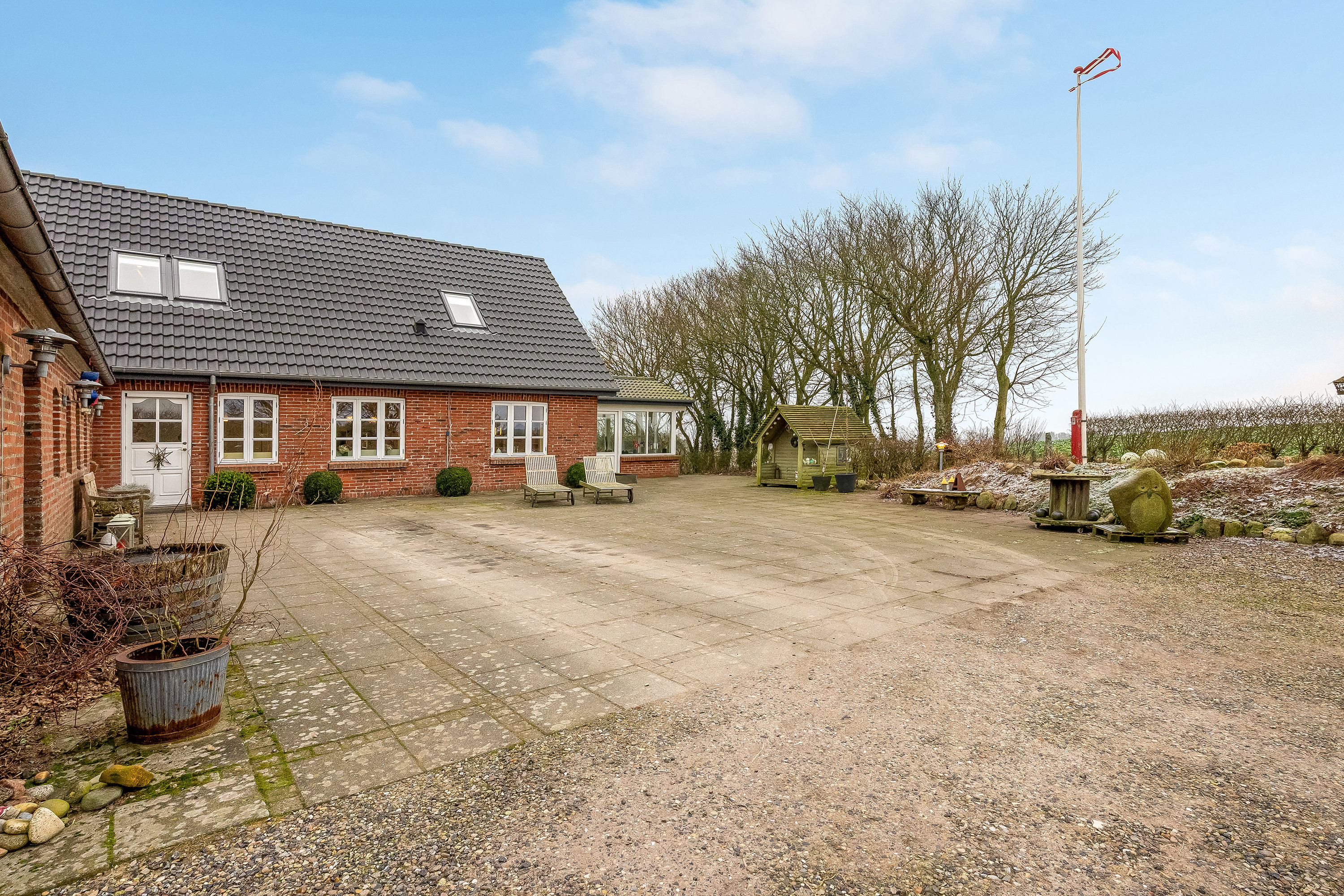 Fremhævet gårdmiljø billede i fuldskærmstilstand. Billede af Trabjerggårdvej 40, Gudum, 7620 Lemvig