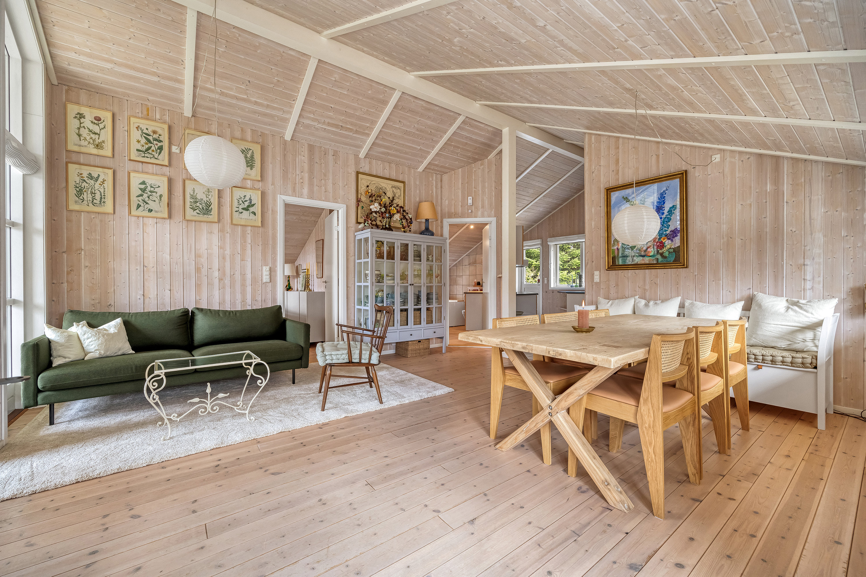 Fremhævet stue billede i fuldskærmstilstand. Billede af Steenleng-Åsen 2, Rågeleje, 3210 Vejby