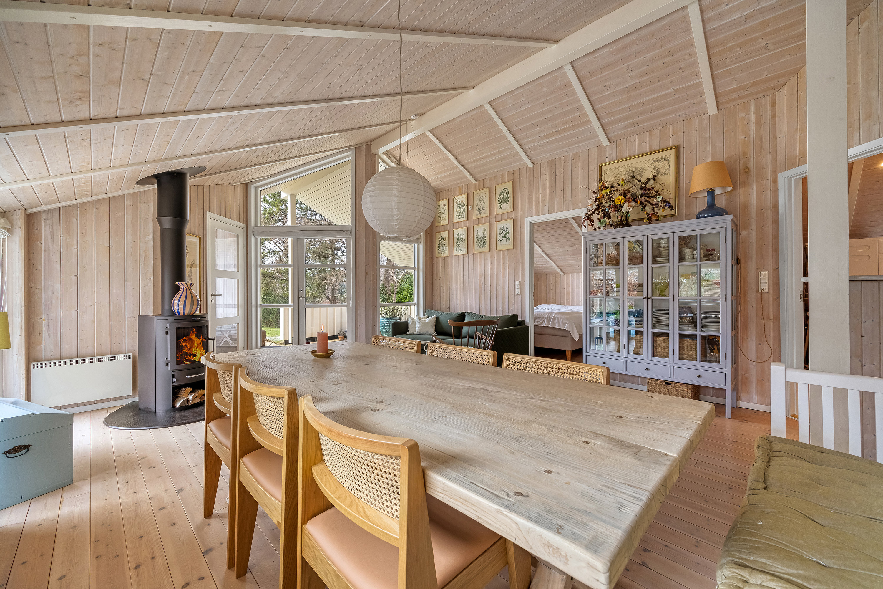 Fremhævet stue billede i fuldskærmstilstand. Billede af Steenleng-Åsen 2, Rågeleje, 3210 Vejby