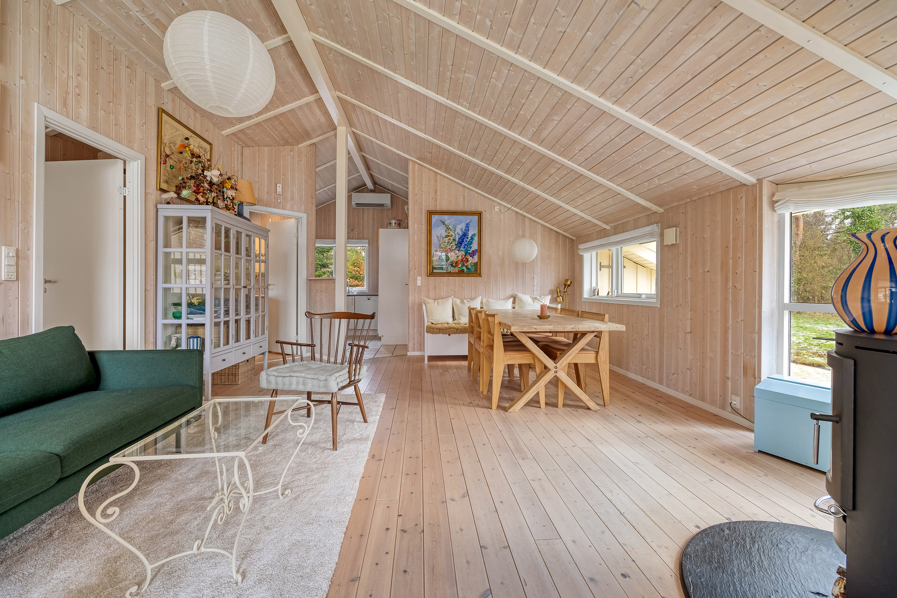 Fremhævet stue billede i fuldskærmstilstand. Billede af Steenleng-Åsen 2, Rågeleje, 3210 Vejby