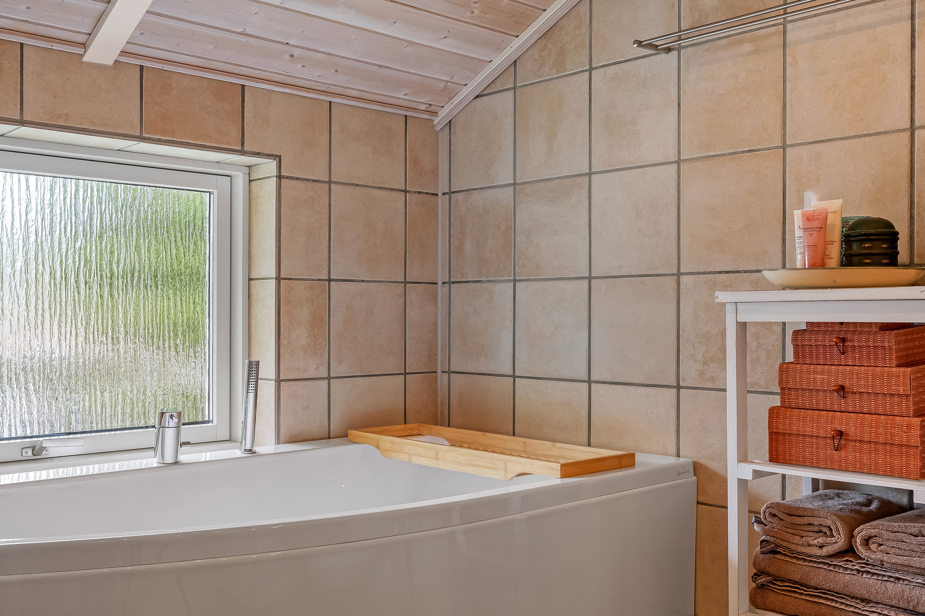 Fremhævet badeværelse billede i fuldskærmstilstand. Billede af Steenleng-Åsen 2, Rågeleje, 3210 Vejby