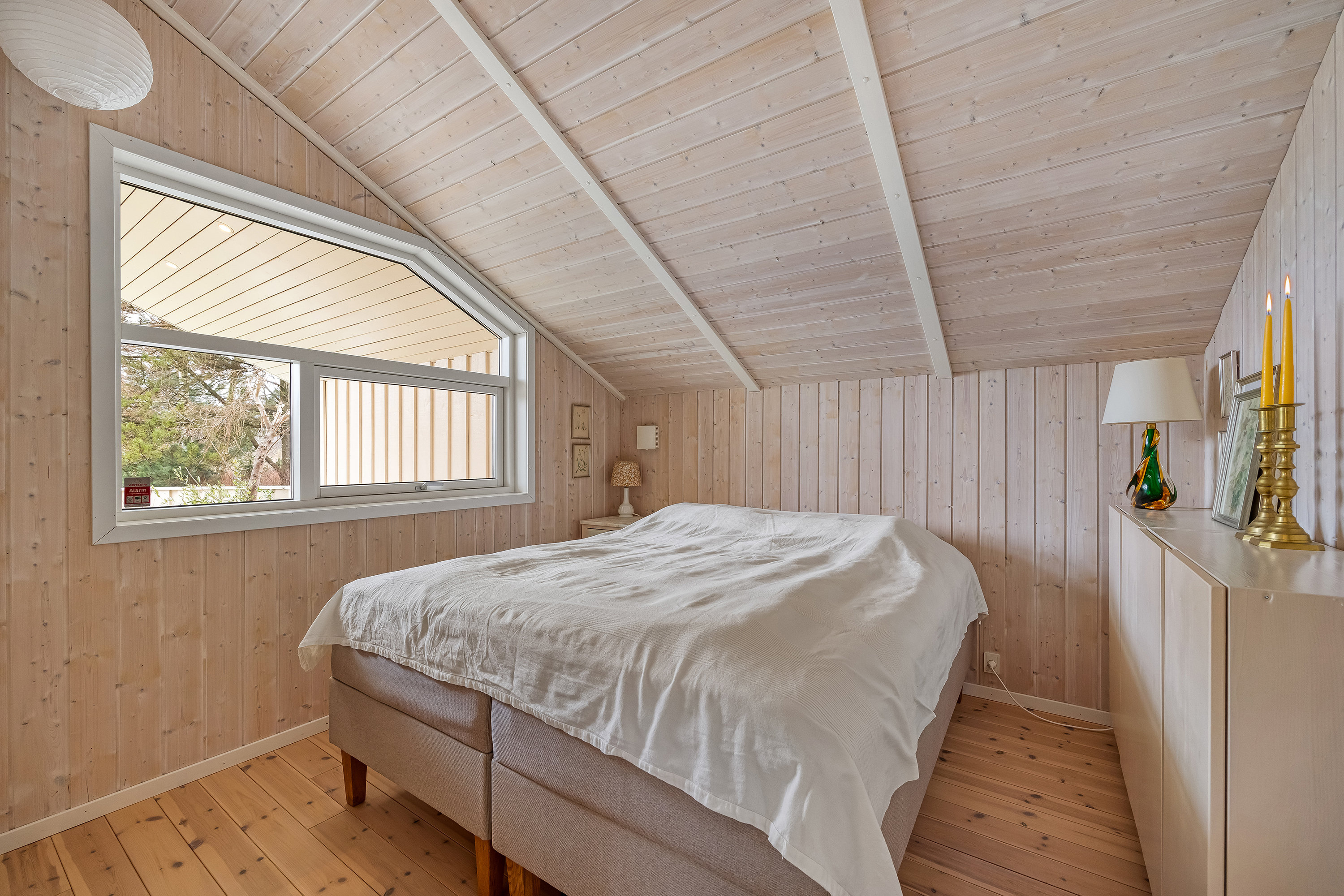 Fremhævet soveværelse billede i fuldskærmstilstand. Billede af Steenleng-Åsen 2, Rågeleje, 3210 Vejby