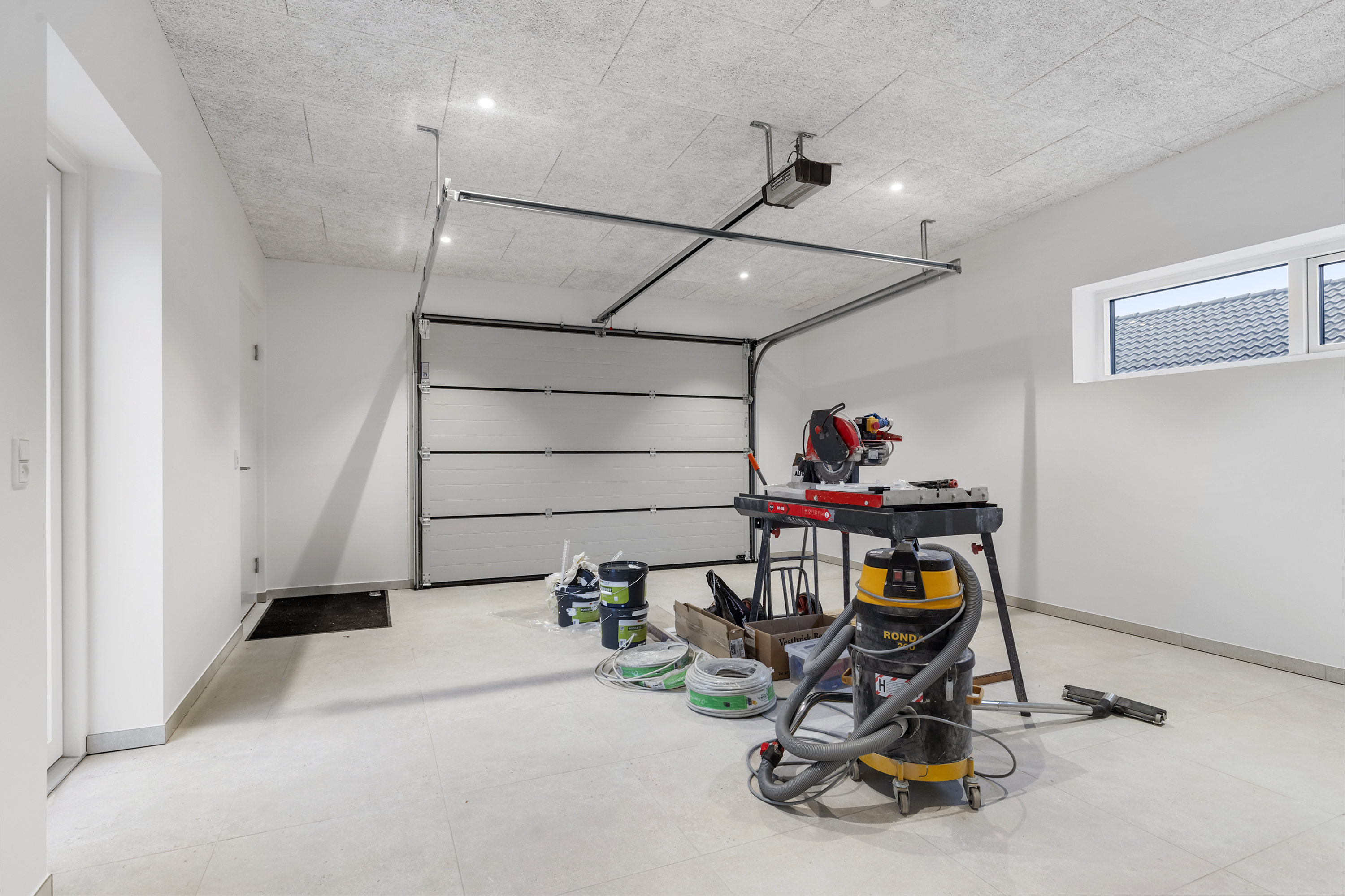 Fremhævet garage billede i fuldskærmstilstand. Billede af Gyvellunden 25, 9600 Aars