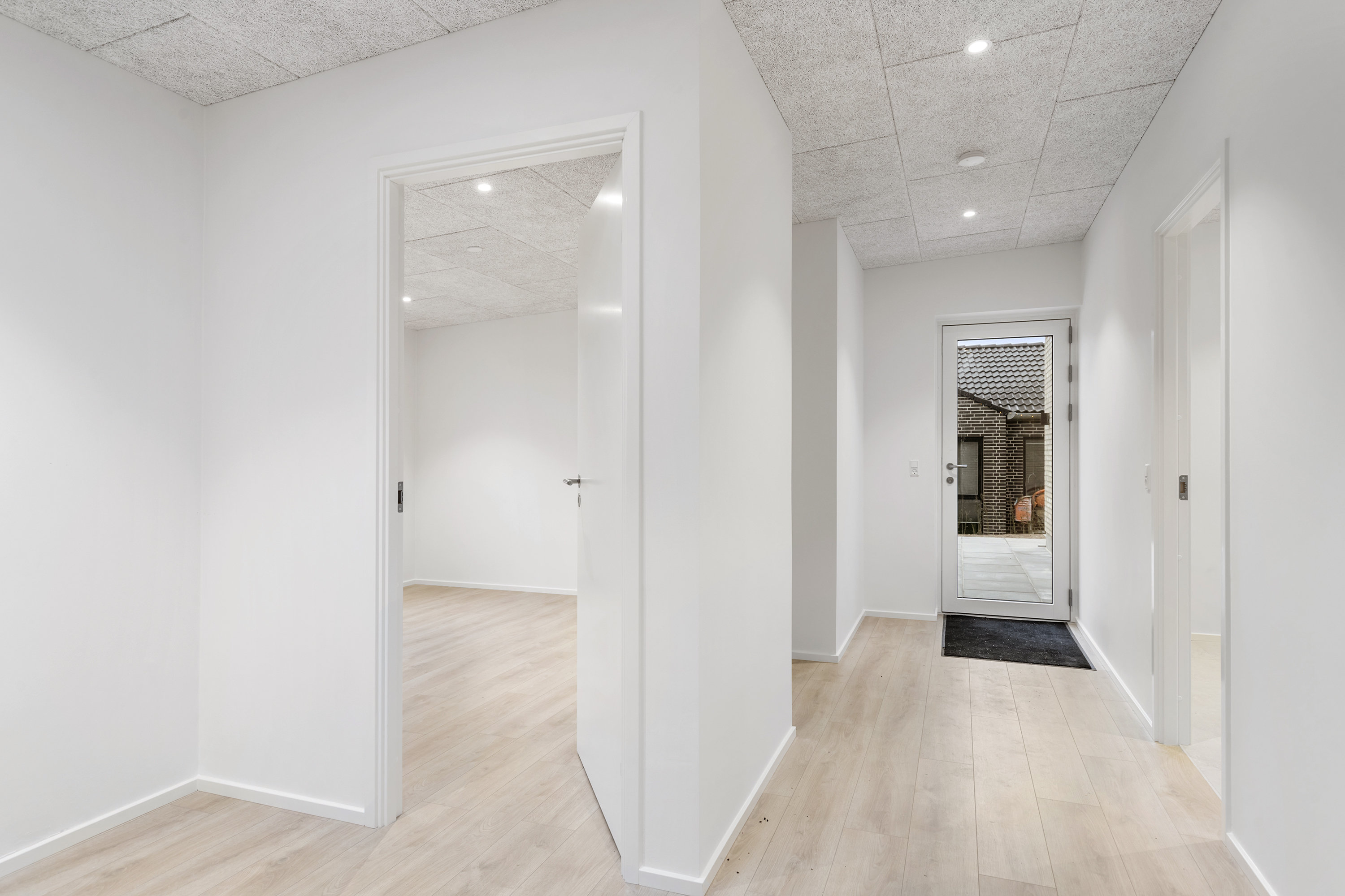 Fremhævet gang billede i fuldskærmstilstand. Billede af Gyvellunden 25, 9600 Aars