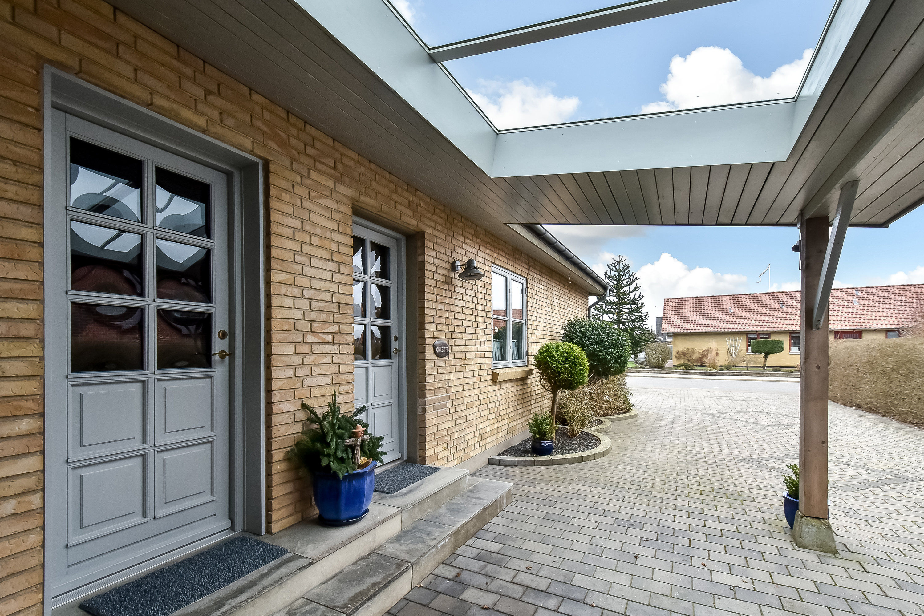 Fremhævet indgangsparti billede i fuldskærmstilstand. Billede af Benediktesvej 9, Lind, 7400 Herning