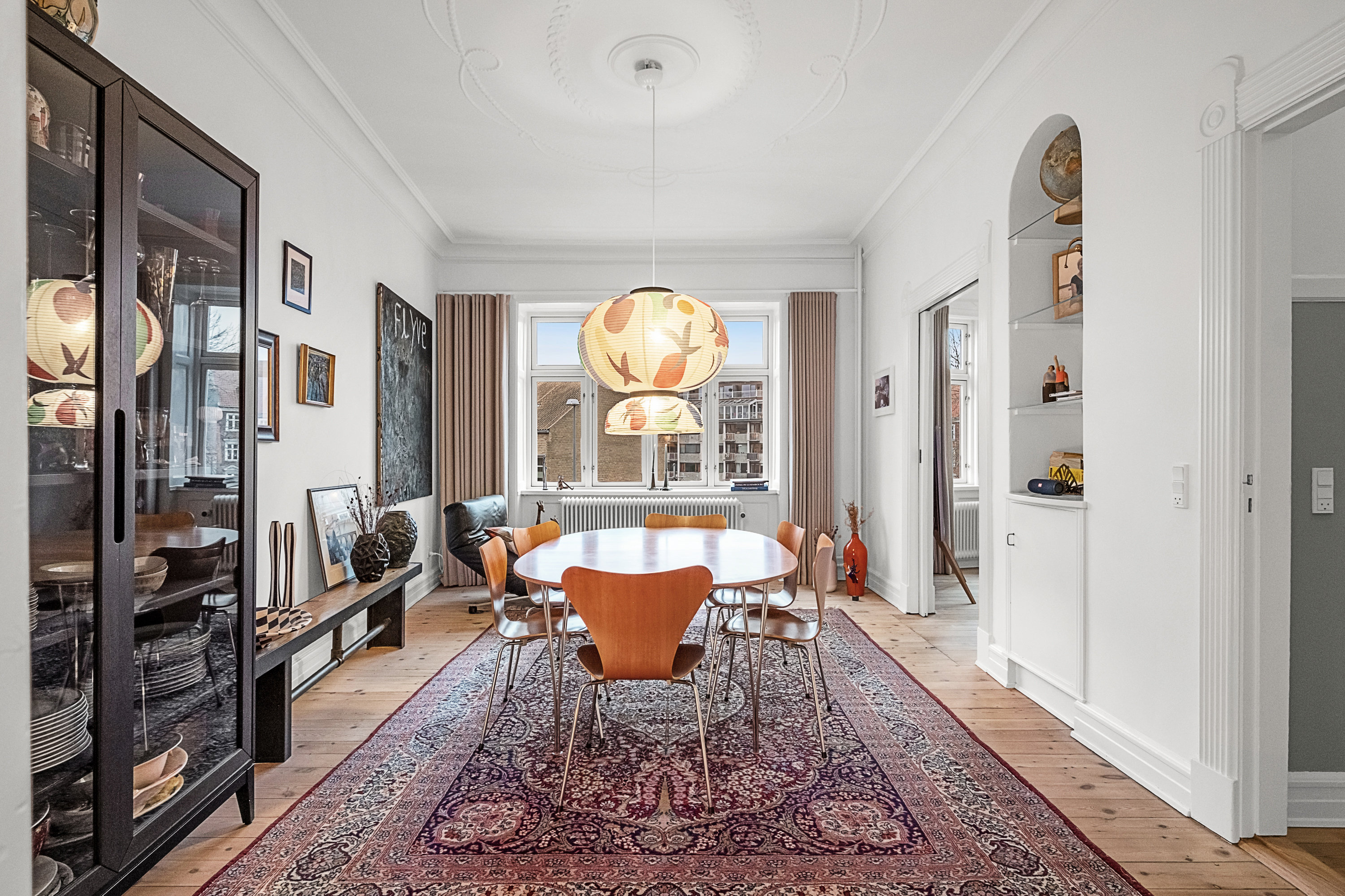 Fremhævet stue billede i fuldskærmstilstand. Billede af Høegh-Guldbergs Gade 47, 1. th., 8000 Aarhus C