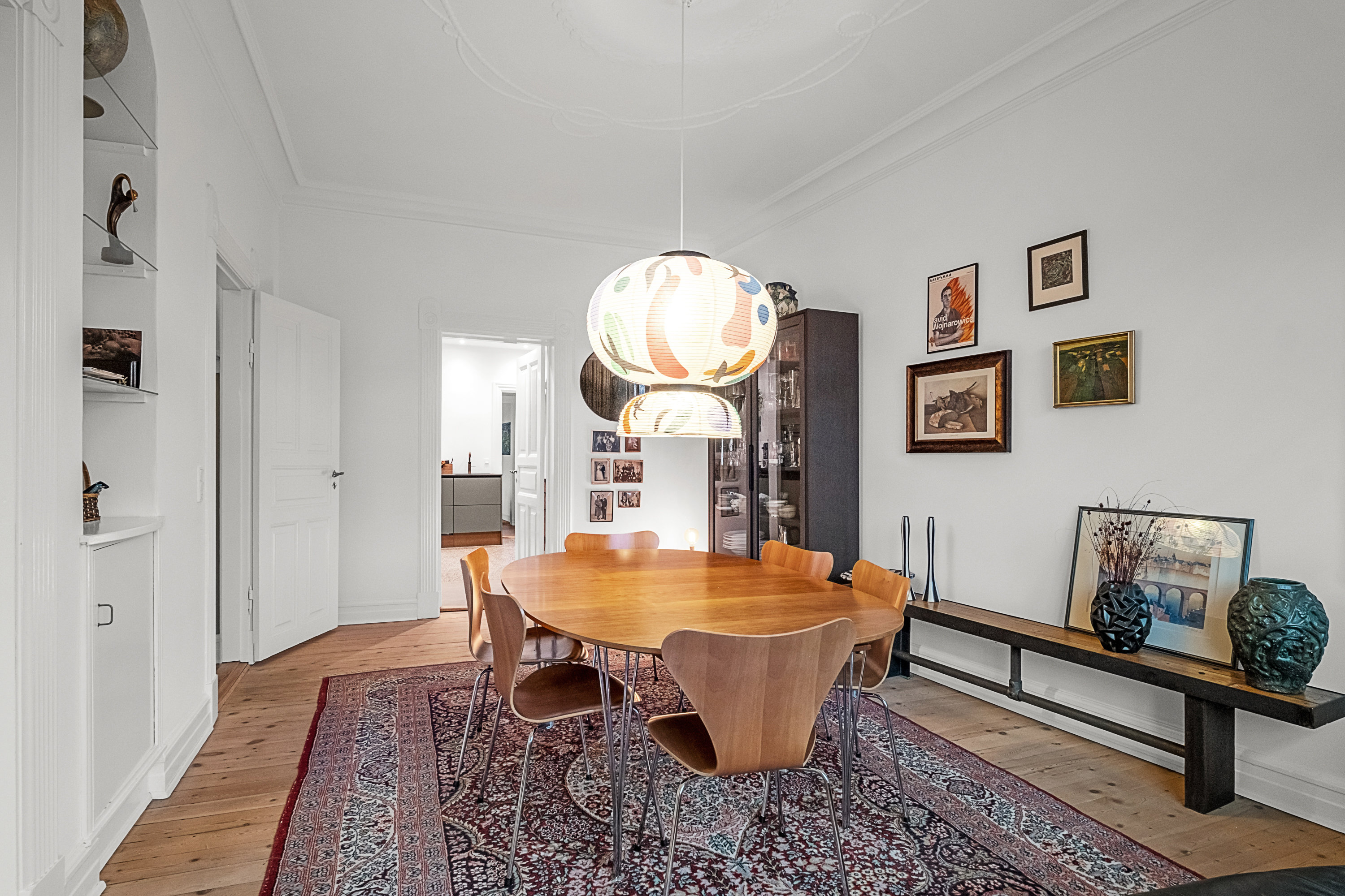 Fremhævet stue billede i fuldskærmstilstand. Billede af Høegh-Guldbergs Gade 47, 1. th., 8000 Aarhus C