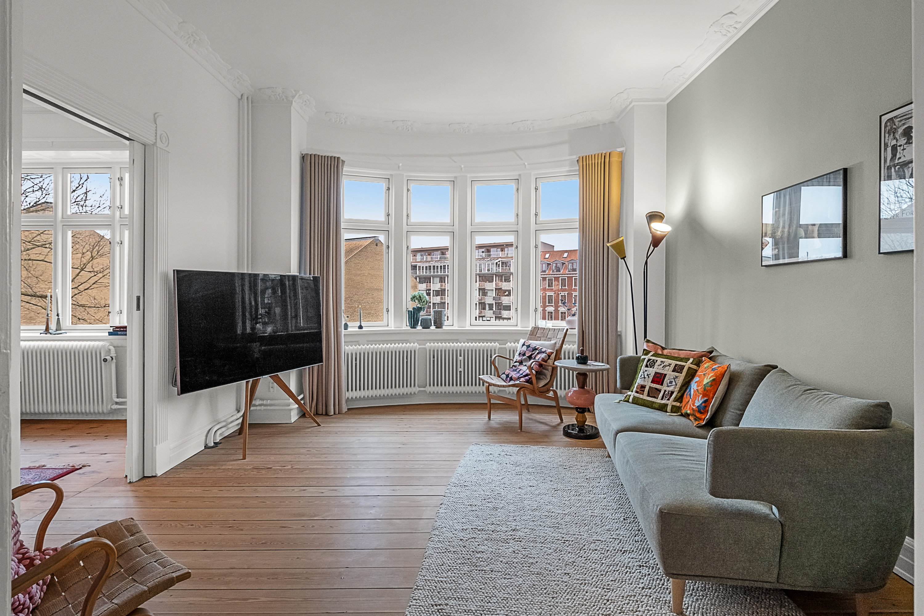 Fremhævet stue billede i fuldskærmstilstand. Billede af Høegh-Guldbergs Gade 47, 1. th., 8000 Aarhus C