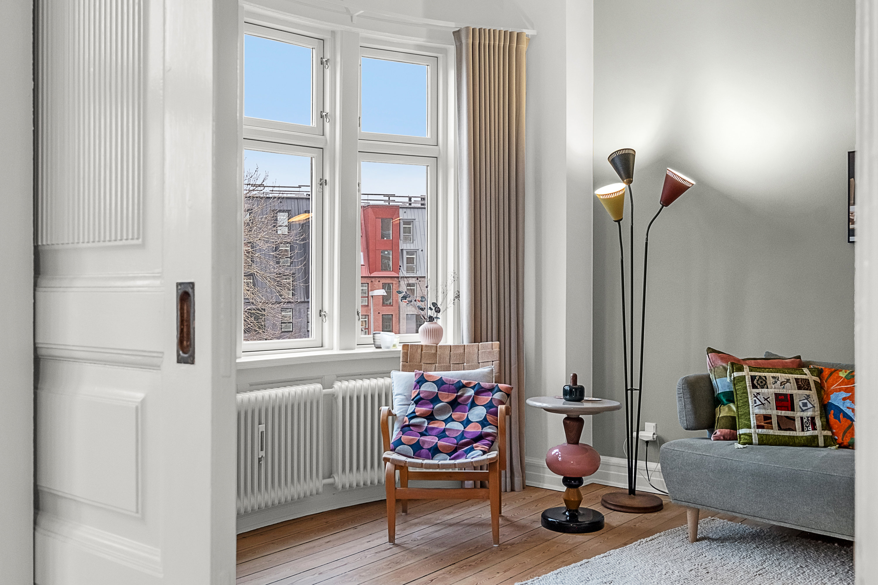 Fremhævet stue billede i fuldskærmstilstand. Billede af Høegh-Guldbergs Gade 47, 1. th., 8000 Aarhus C