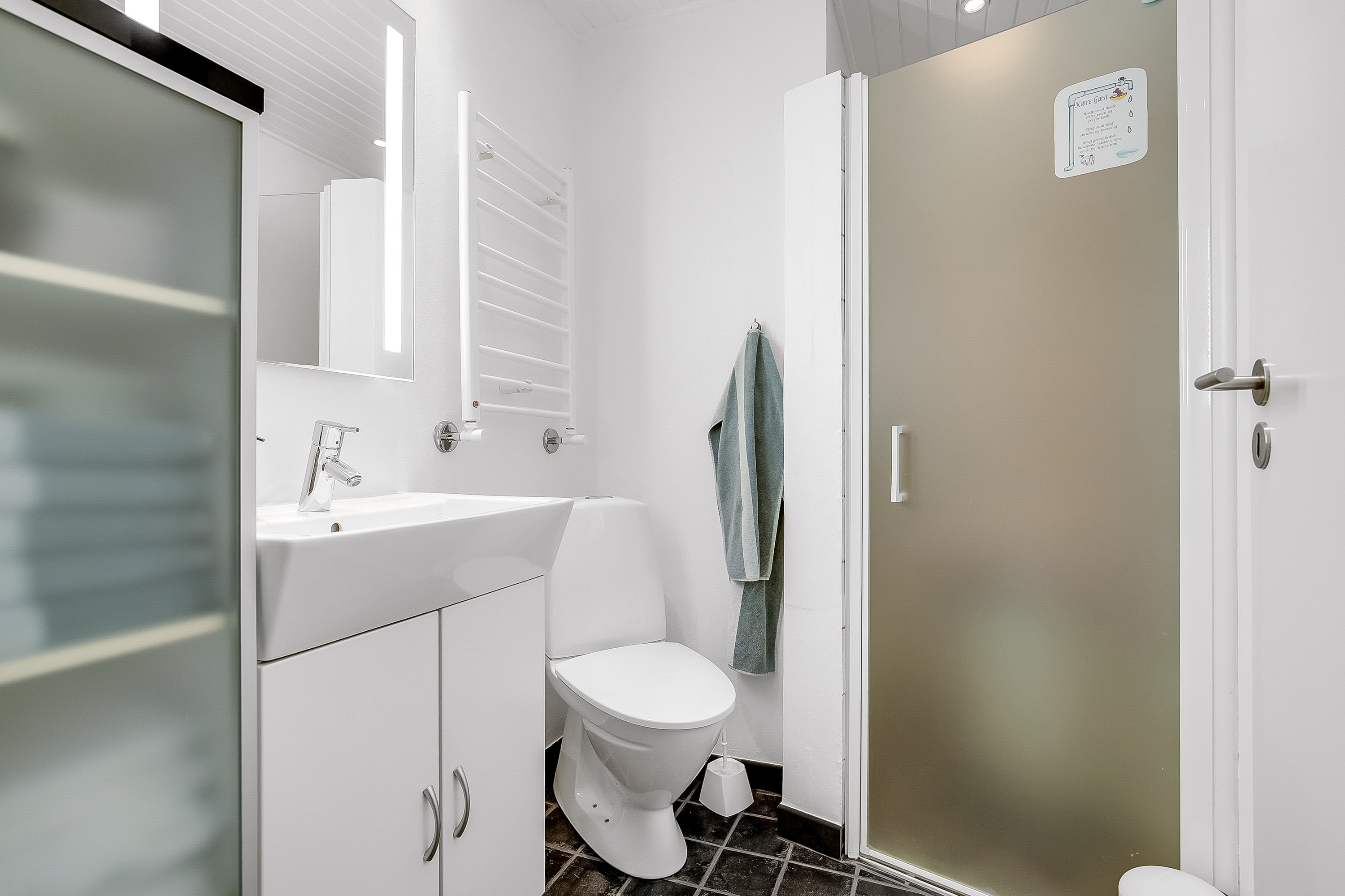 Fremhævet badeværelse billede i fuldskærmstilstand. Billede af Brombærvænget 1, Vonsild, 6000 Kolding