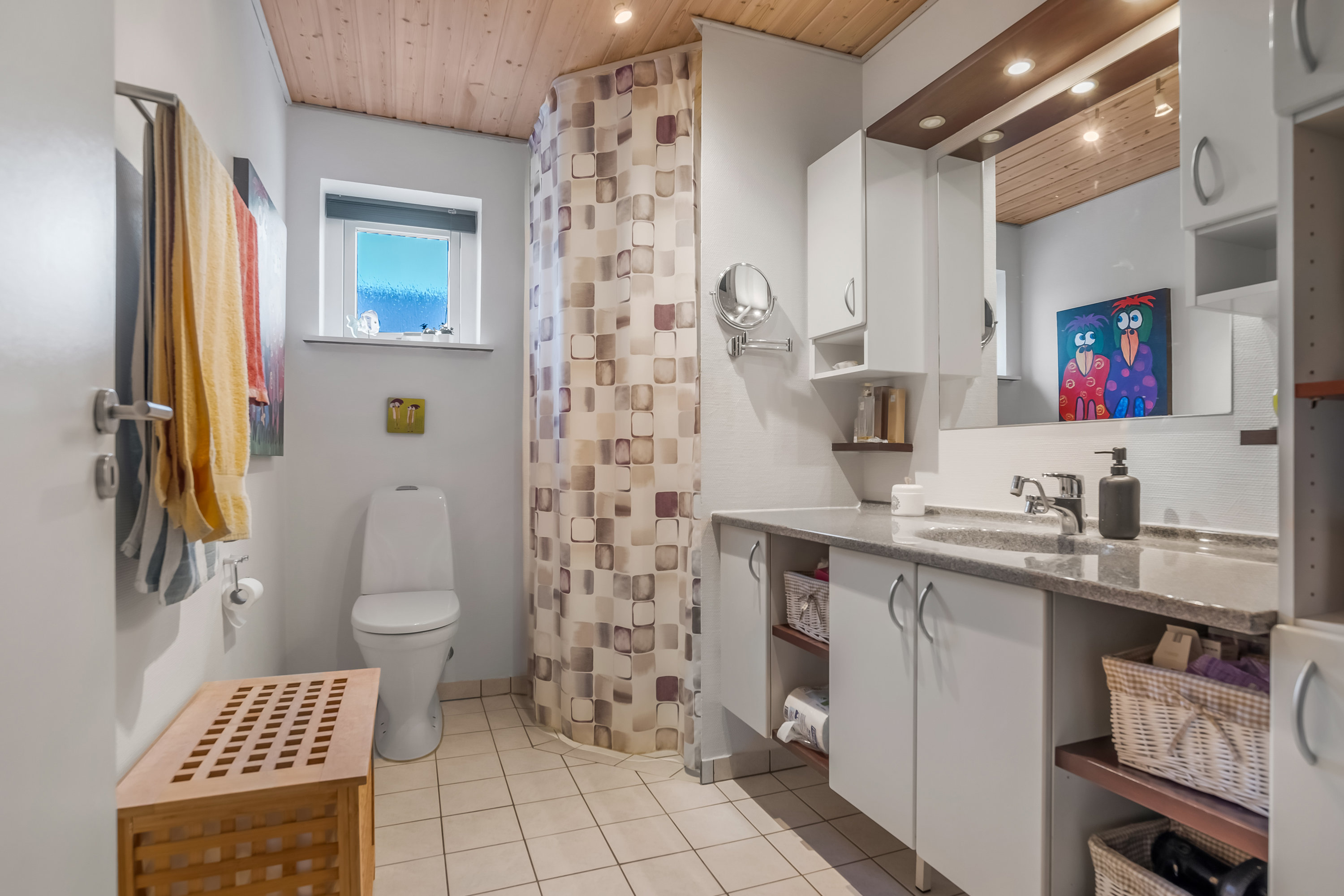 Fremhævet badeværelse billede i fuldskærmstilstand. Billede af Kongelyset 16, Mejrup, 7500 Holstebro