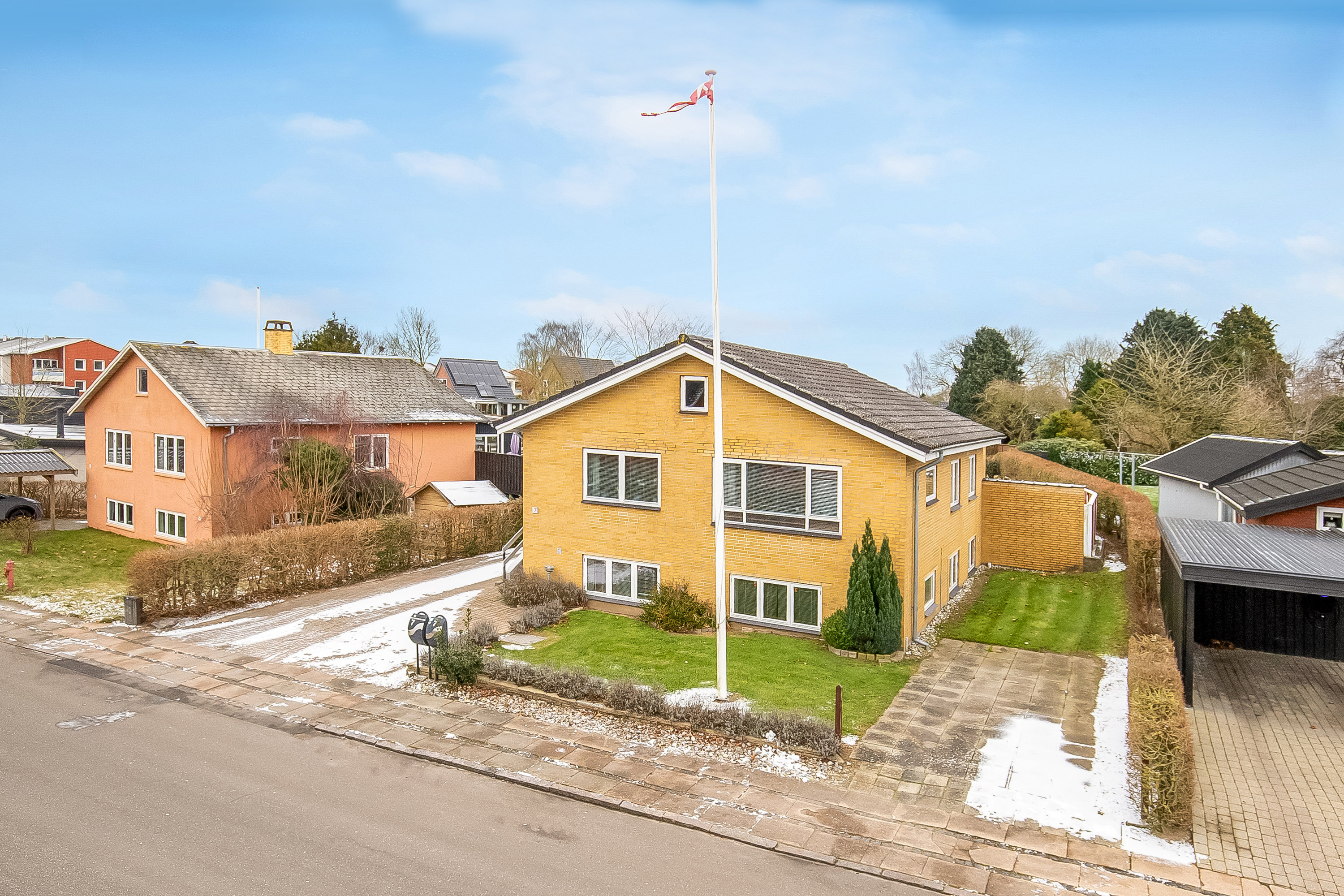 Fremhævet mastefoto billede i fuldskærmstilstand. Billede af Hertug Abels Vej 7, 6000 Kolding