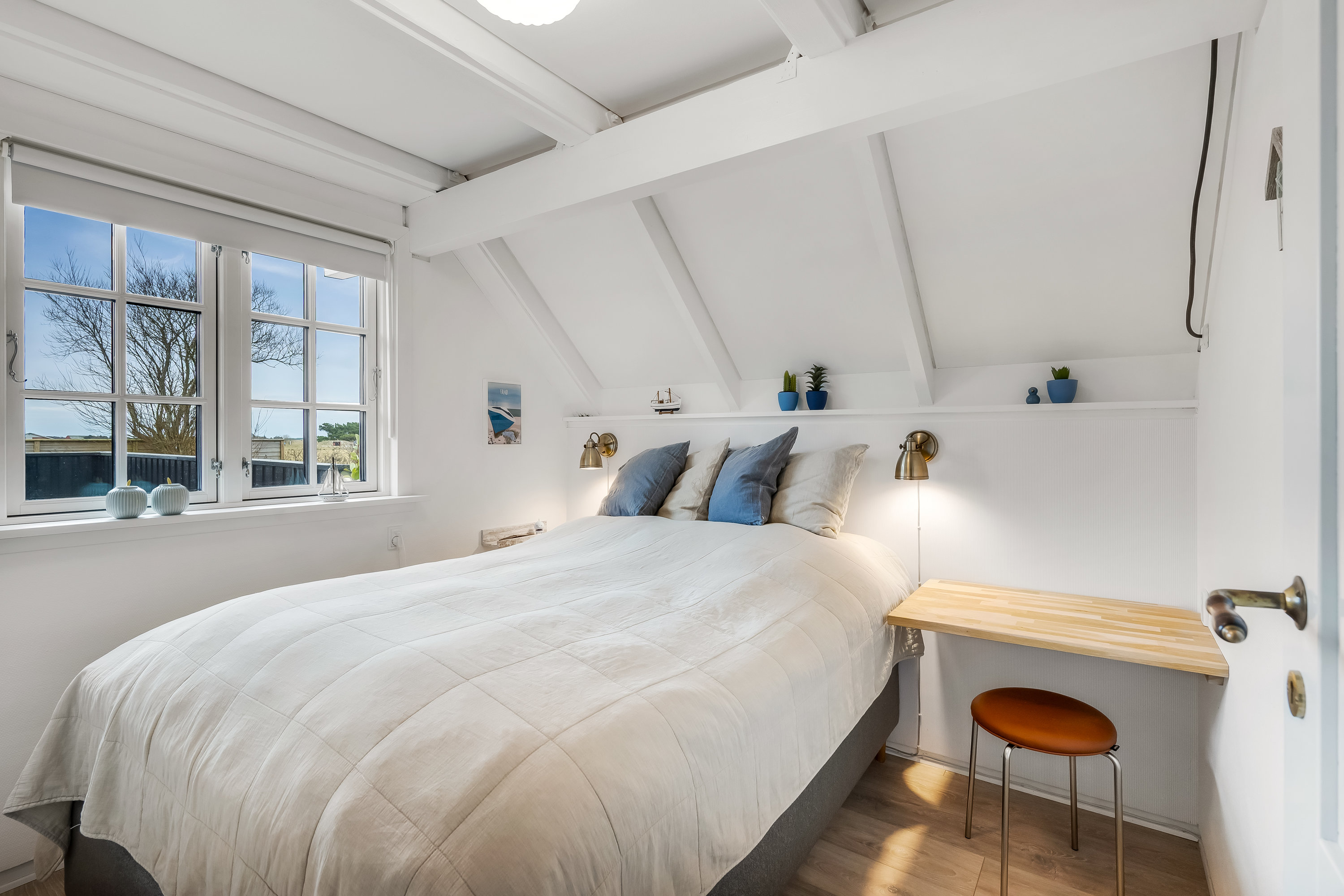 Fremhævet soveværelse billede i fuldskærmstilstand. Billede af Duetoften 19, Rindby Strand, 6720 Fanø