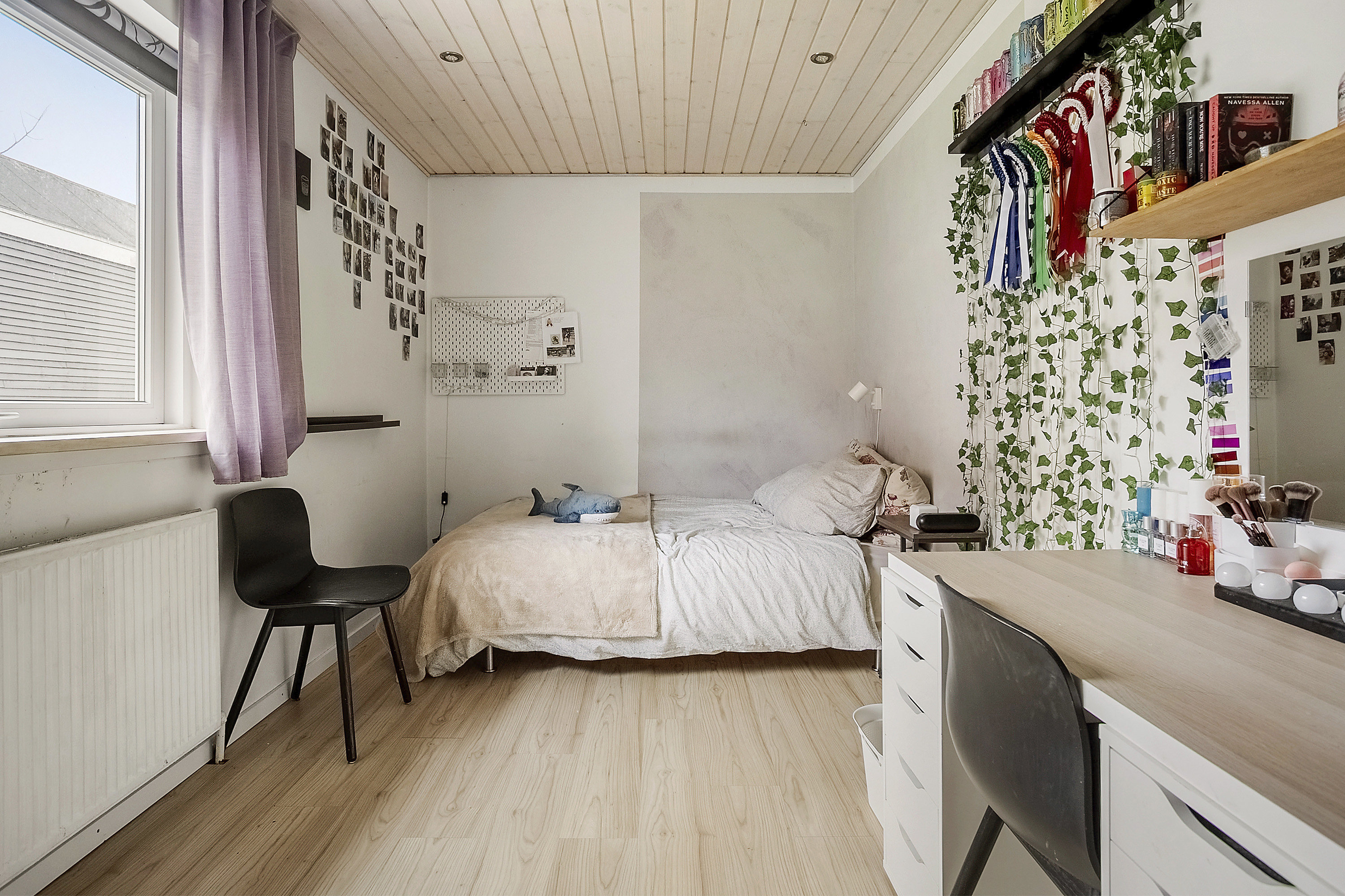 Fremhævet soveværelse billede i fuldskærmstilstand. Billede af Carl Günthers Vej 20, 8700 Horsens