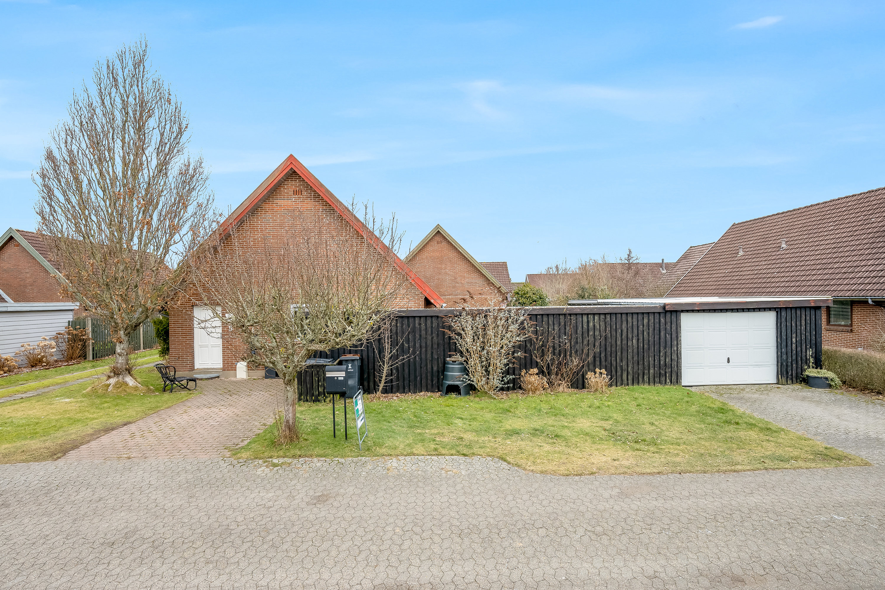 Fremhævet facade billede i fuldskærmstilstand. Billede af Kløverengen 5, Nordby, 6720 Fanø