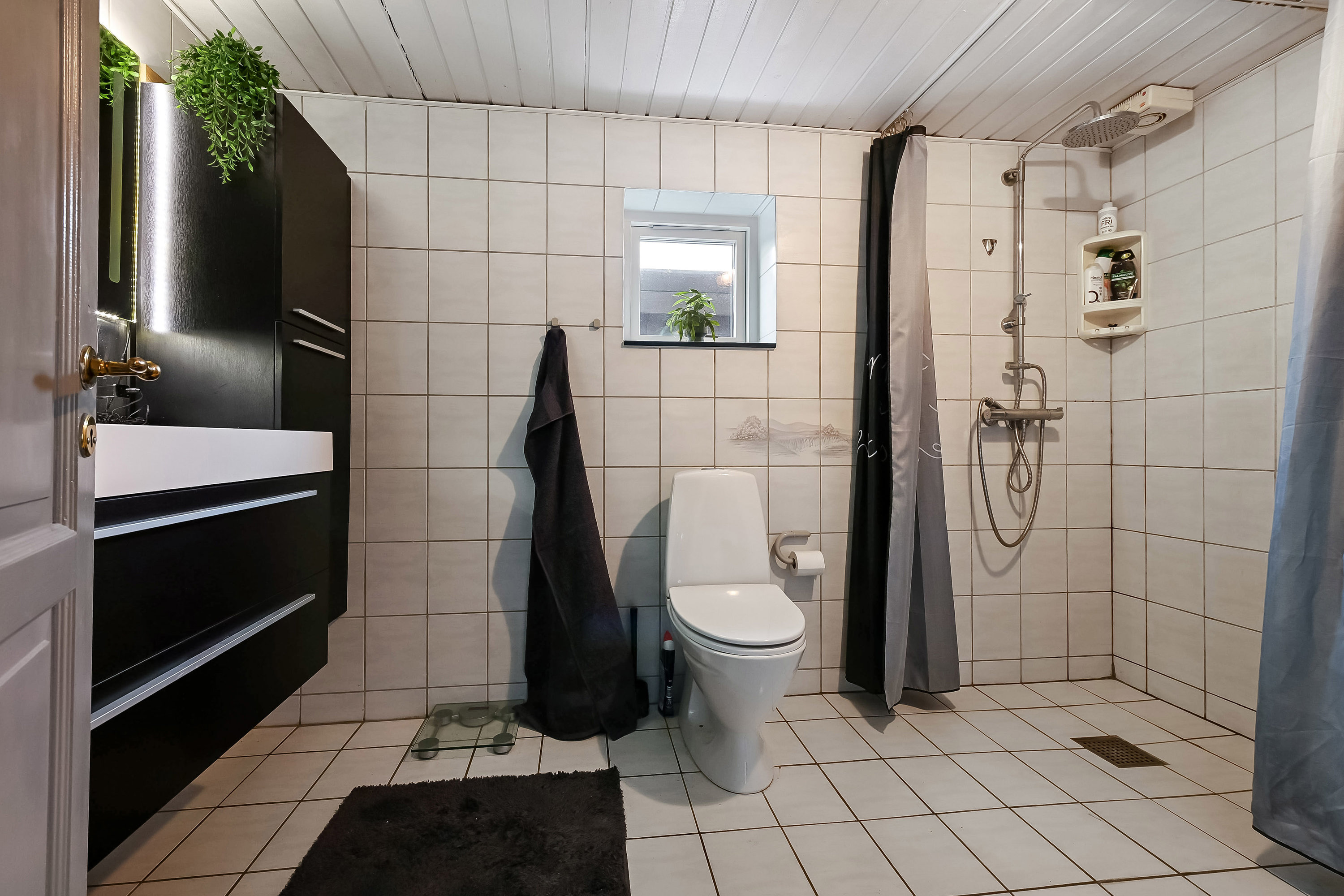 Fremhævet badeværelse billede i fuldskærmstilstand. Billede af Storegade 49, Bramming, 6740 Bramming