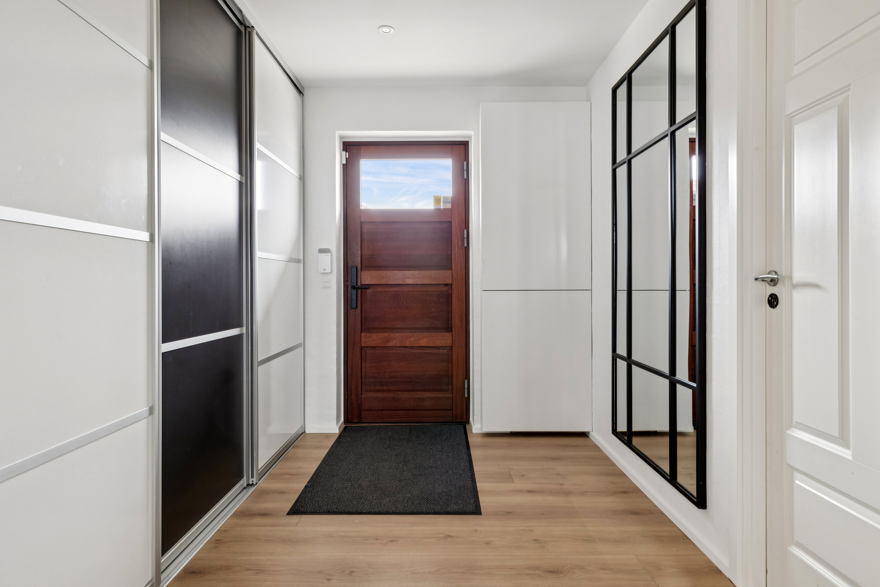 Fremhævet gang billede i fuldskærmstilstand. Billede af Lindelunden 8, 8960 Randers SØ