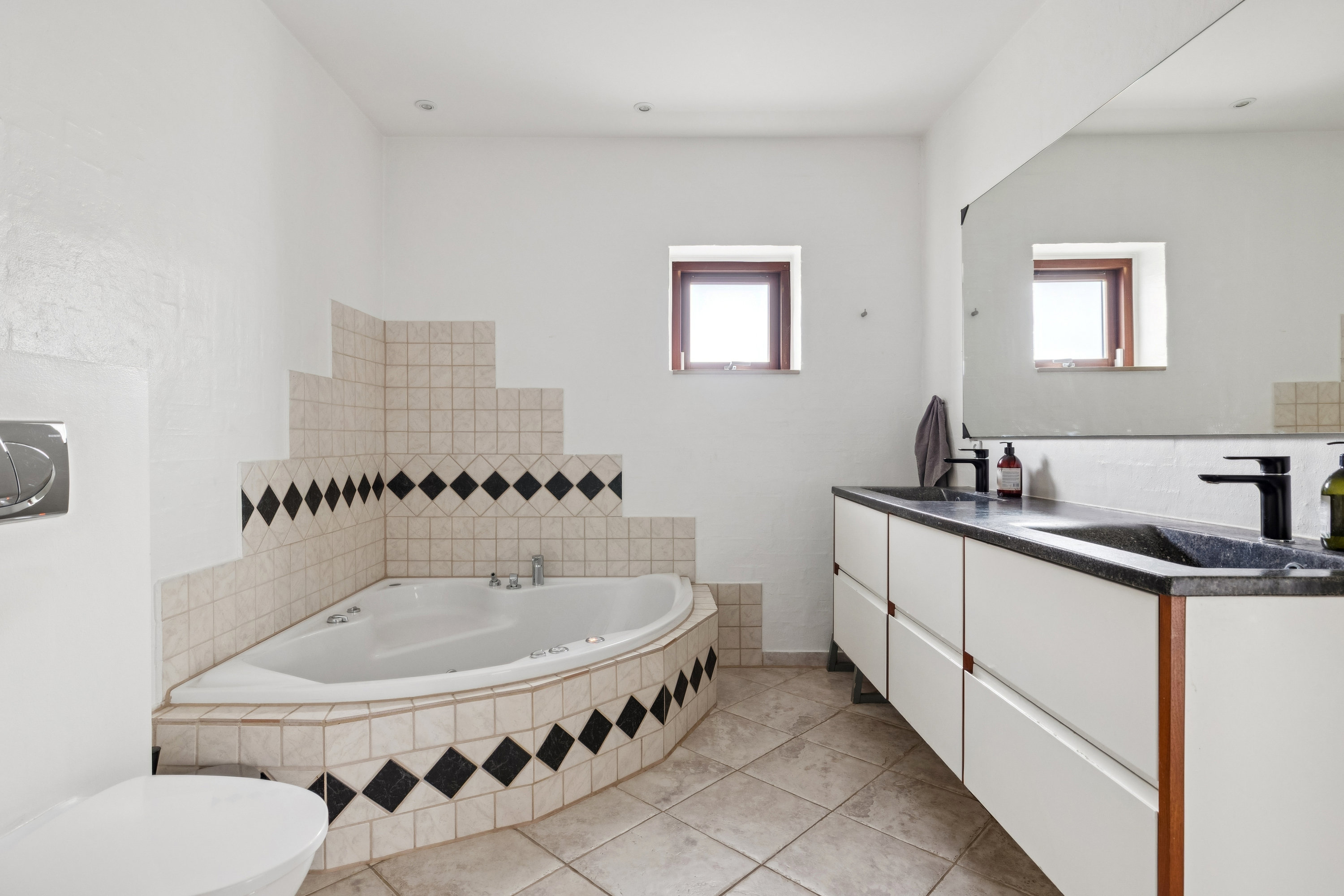 Fremhævet badeværelse billede i fuldskærmstilstand. Billede af Lindelunden 8, 8960 Randers SØ